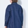 Πουκάμισο τζιν oversized με κέντημα στα μανίκια