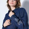 Πουκάμισο τζιν oversized με κέντημα στα μανίκια