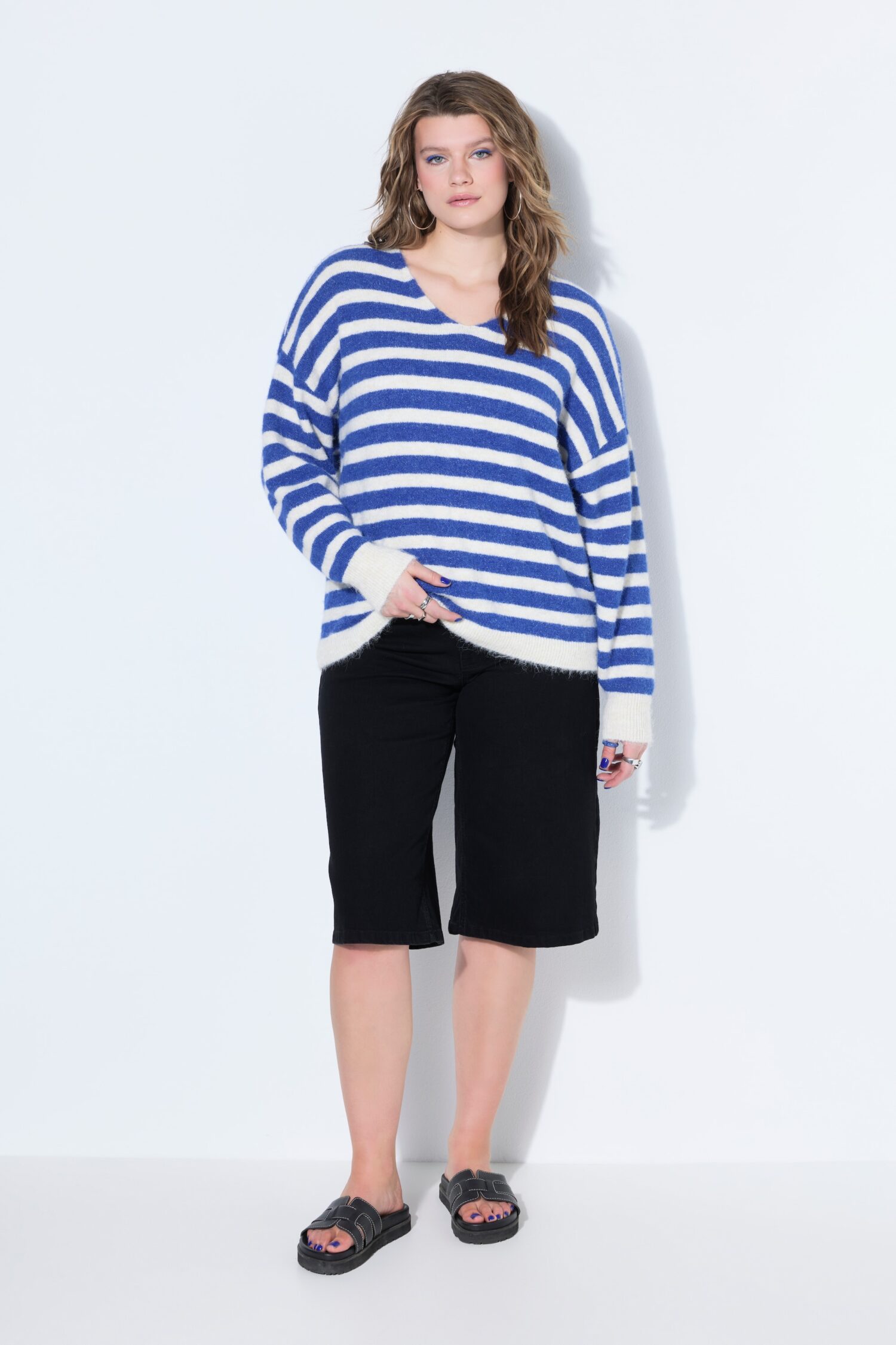 Πουλόβερ σε boxy fit με λαιμόκοψη V