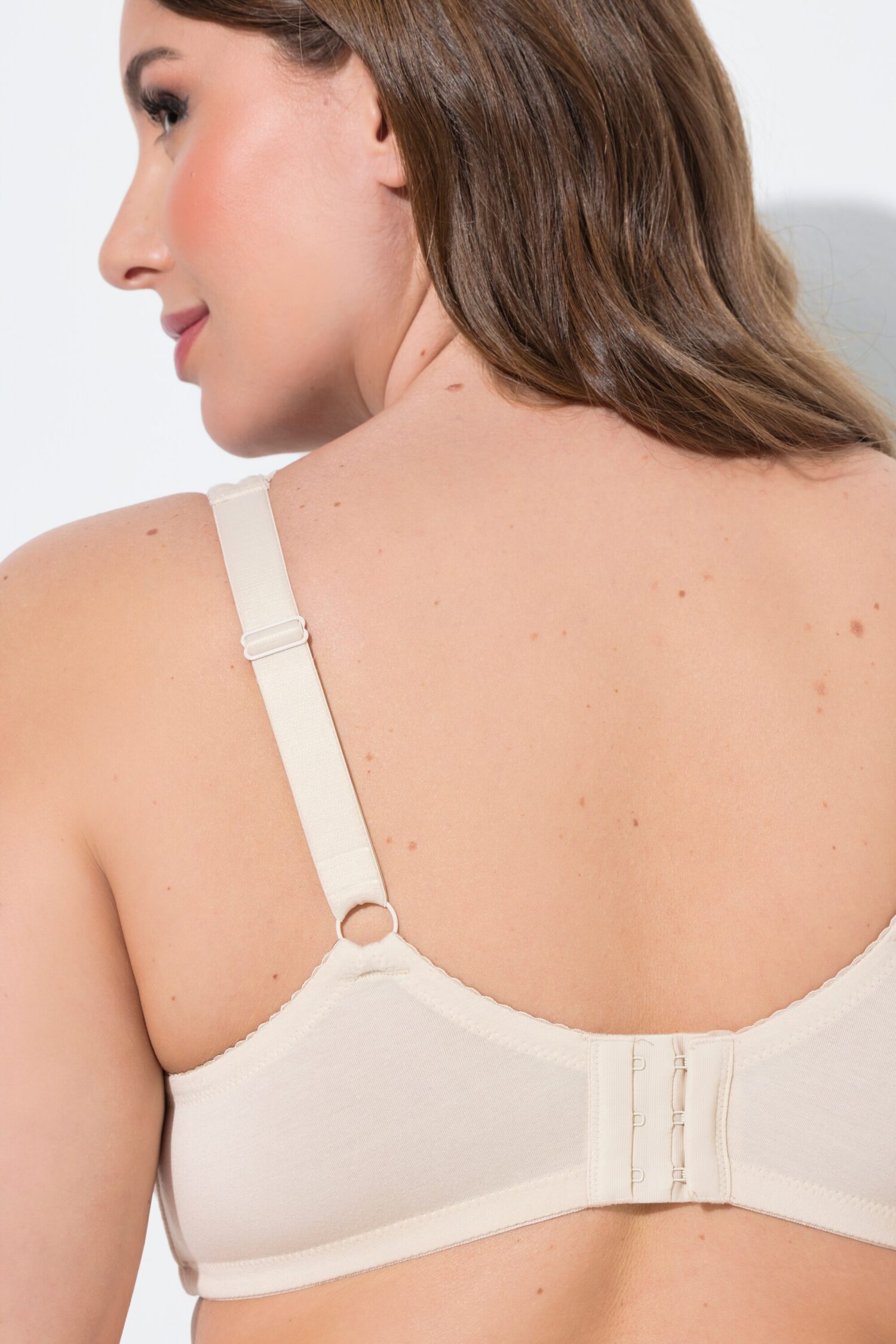 Σουτιέν με μπανέλες και δαντέλα στις άκρες