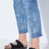 Τζιν παντελόνι mom fit με κέντημα στο τελείωμα