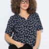 Μπλούζα κοντομάνικη με λαιμόκοψη τουνίκ και μοτίβο allover