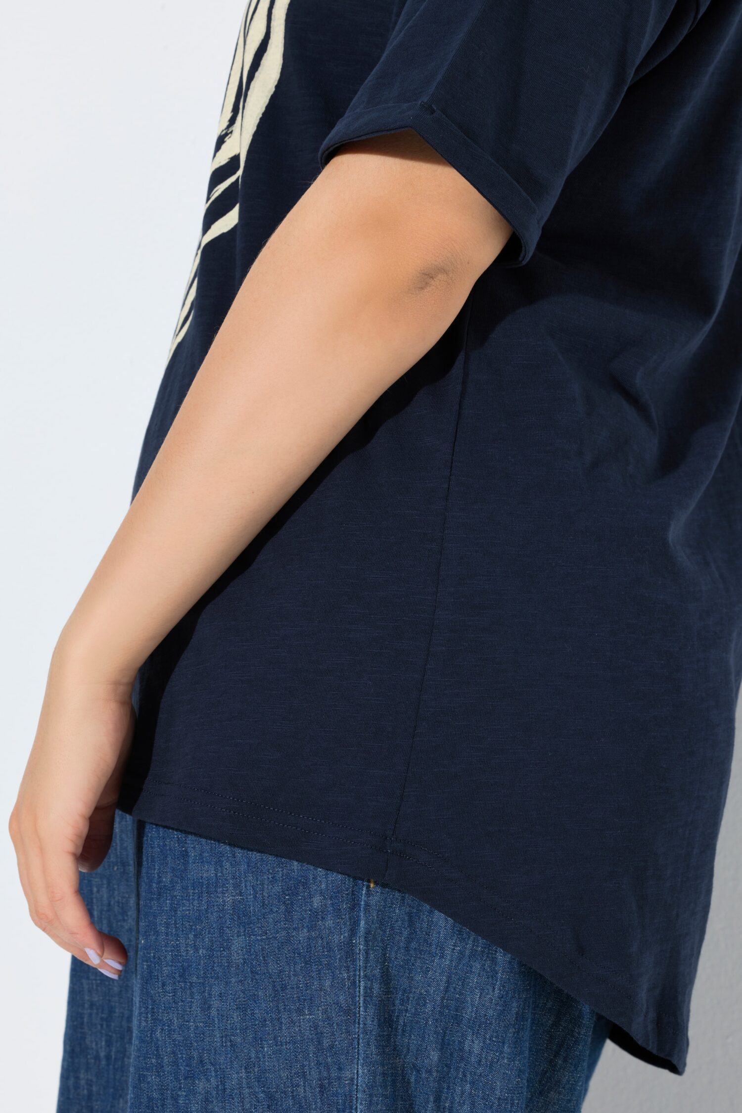 Μπλούζα oversized με στρογγυλή λαιμόκοψη και κοντά μανίκια