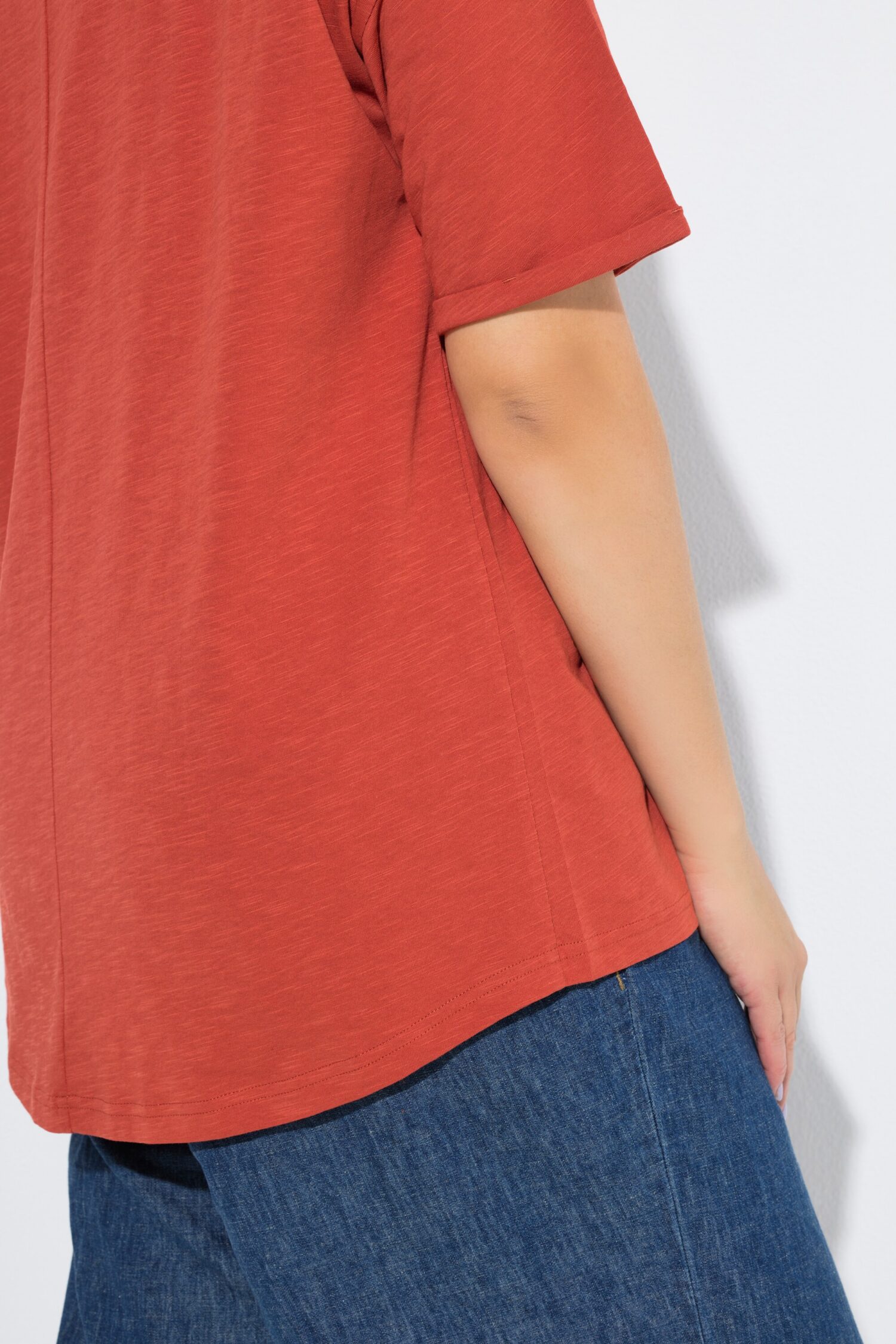 Μπλούζα oversized με στρογγυλή λαιμόκοψη και κοντά μανίκια