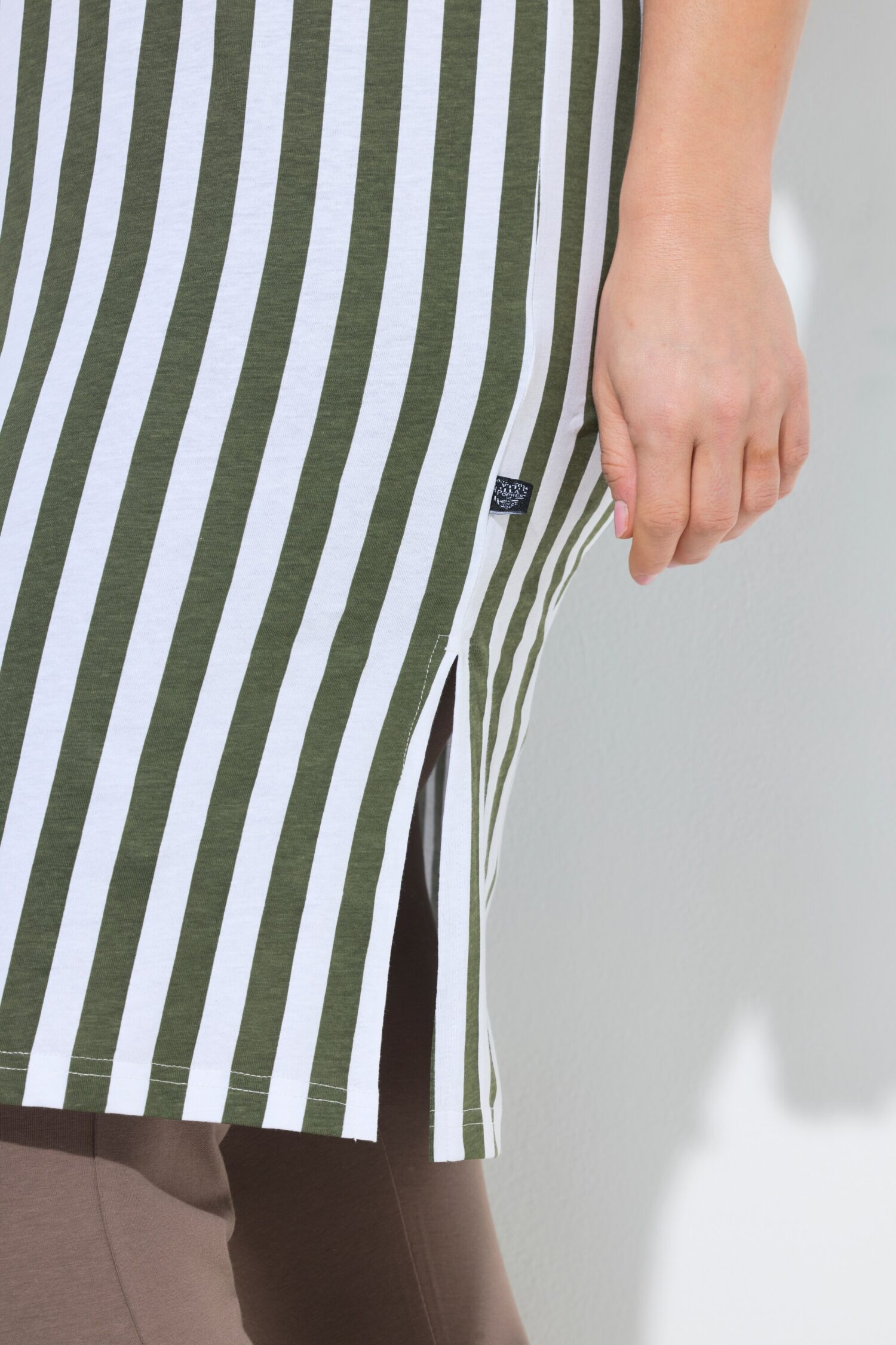 Μπλούζα ριγέ oversized με στρογγυλή λαιμόκοψη και τύπωμα