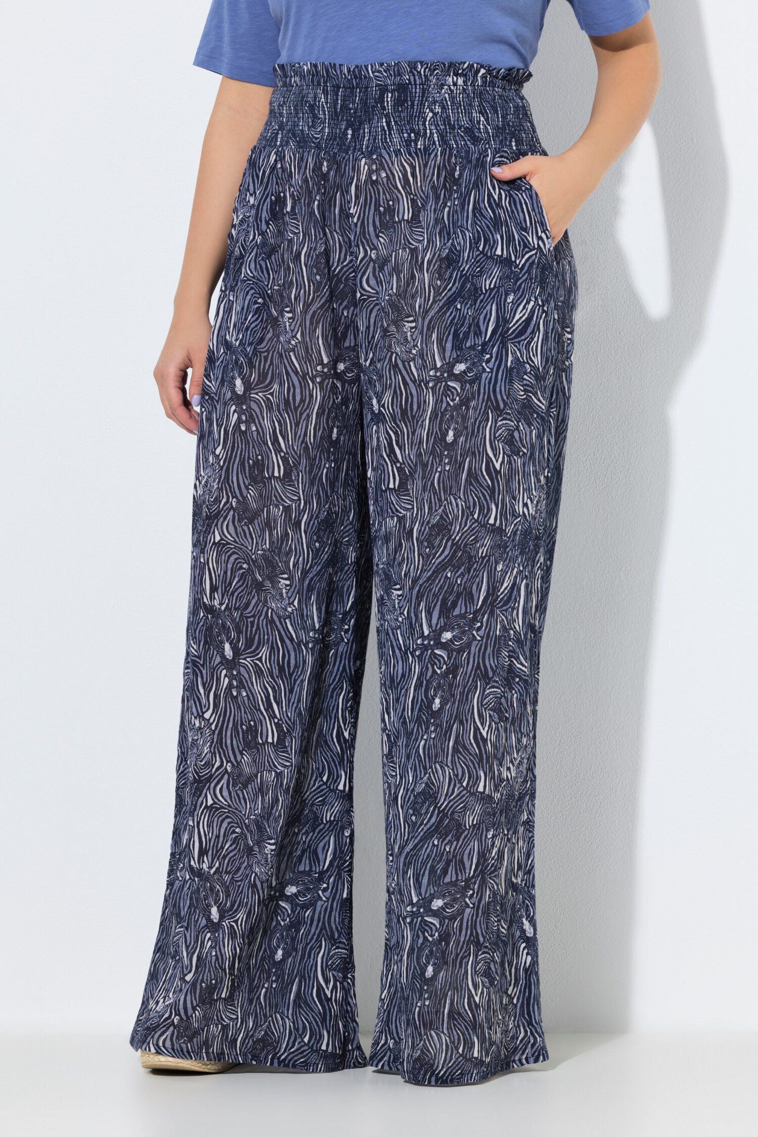Παντελόνα φαρδιά με ελαστική μέση και animal print