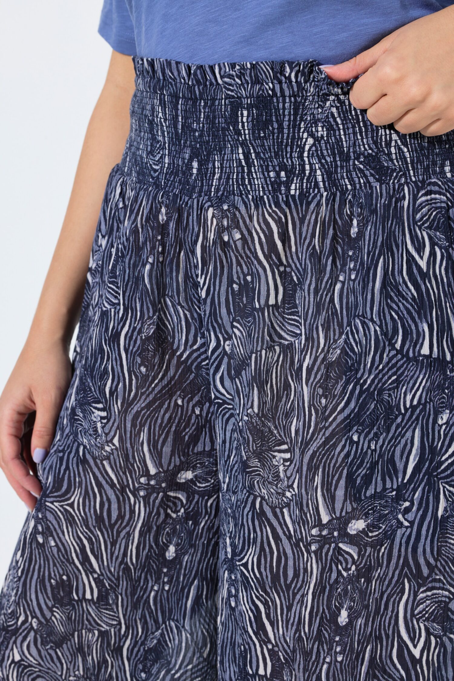 Παντελόνα φαρδιά με ελαστική μέση και animal print