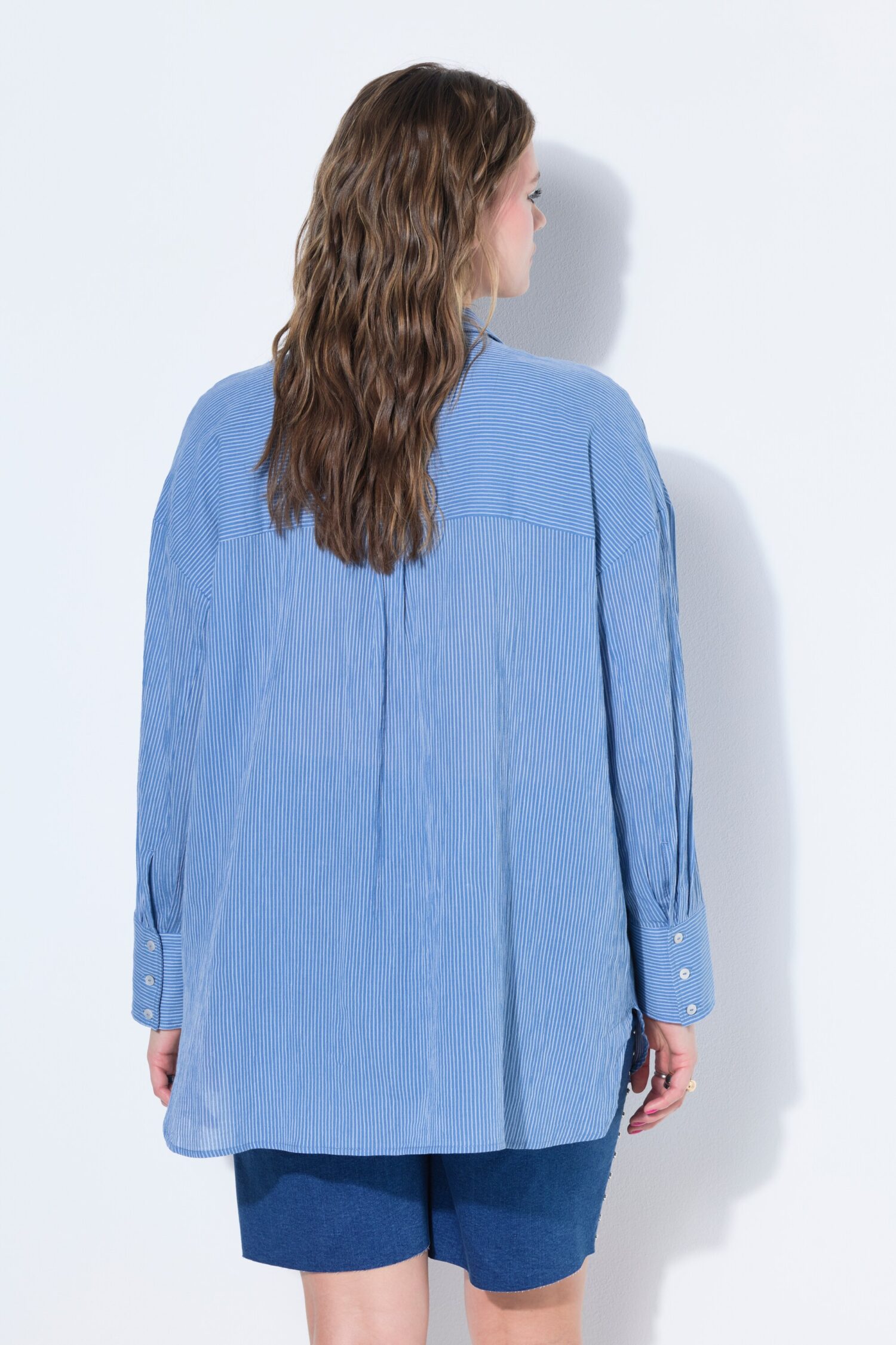 Πουκάμισο μακρύ oversized ριγέ με χαμηλούς ώμους