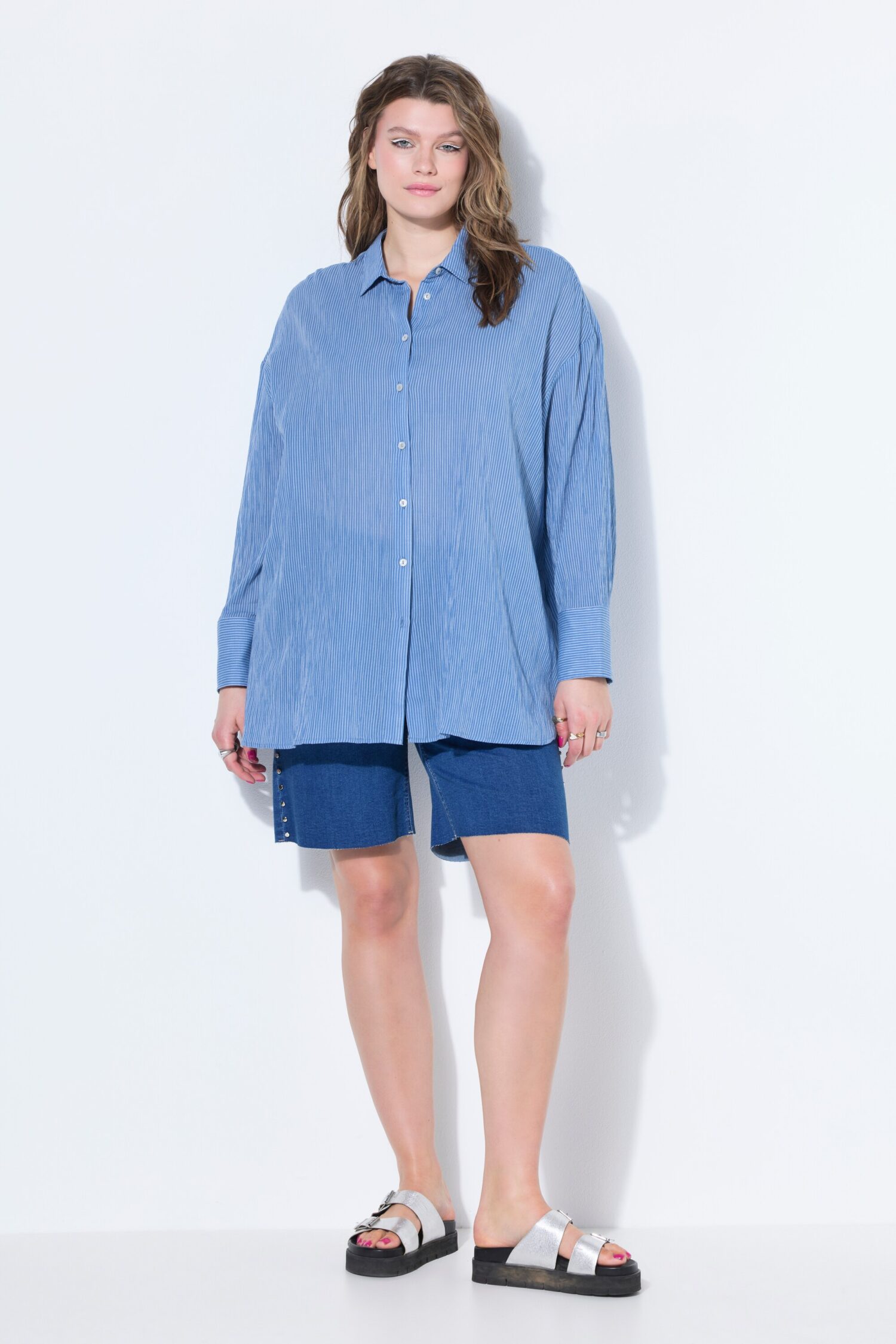 Πουκάμισο μακρύ oversized ριγέ με χαμηλούς ώμους