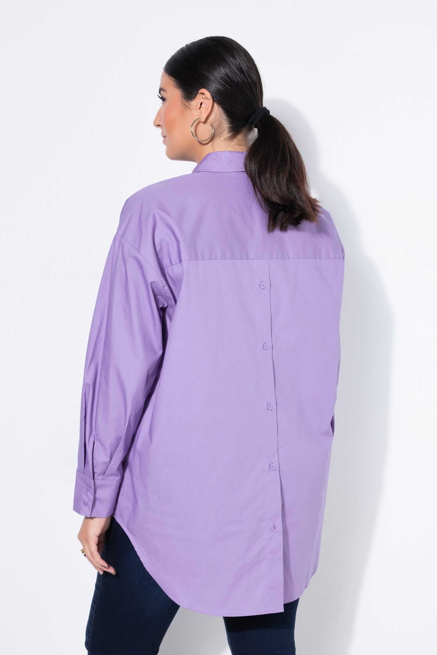 Πουκάμισο oversized με κουμπιά στην πλάτη και μακριά μανίκια