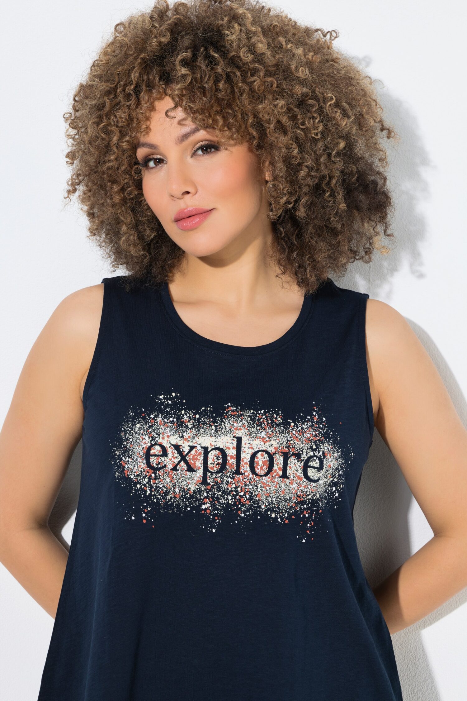 Τοπ αμάνικο σε γραμμή Α με τύπωμα "explore"
