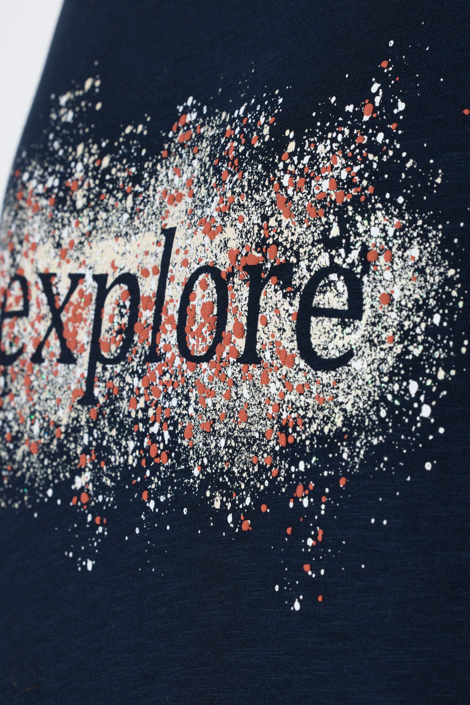 Τοπ αμάνικο σε γραμμή Α με τύπωμα "explore"