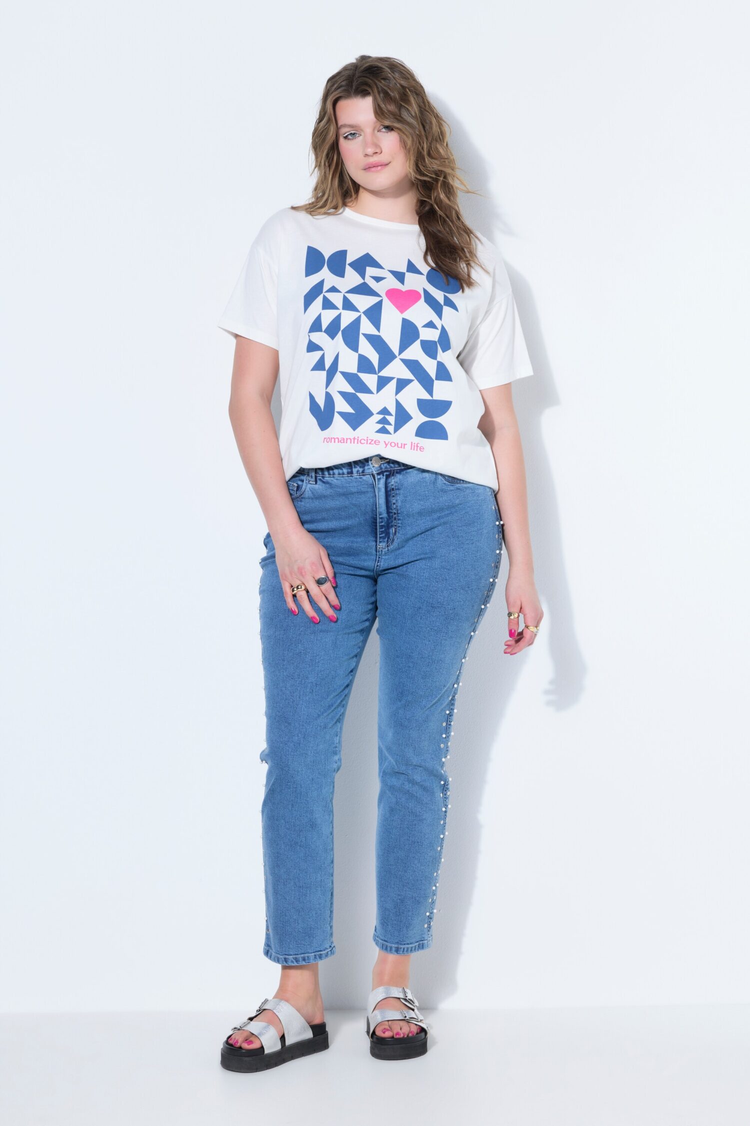 Τζιν παντελόνι mom fit με διακοσμητικές λεπτομέρειες