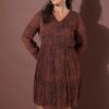 Φόρεμα πλισέ με croco print κι αδιαφανής επένδυση