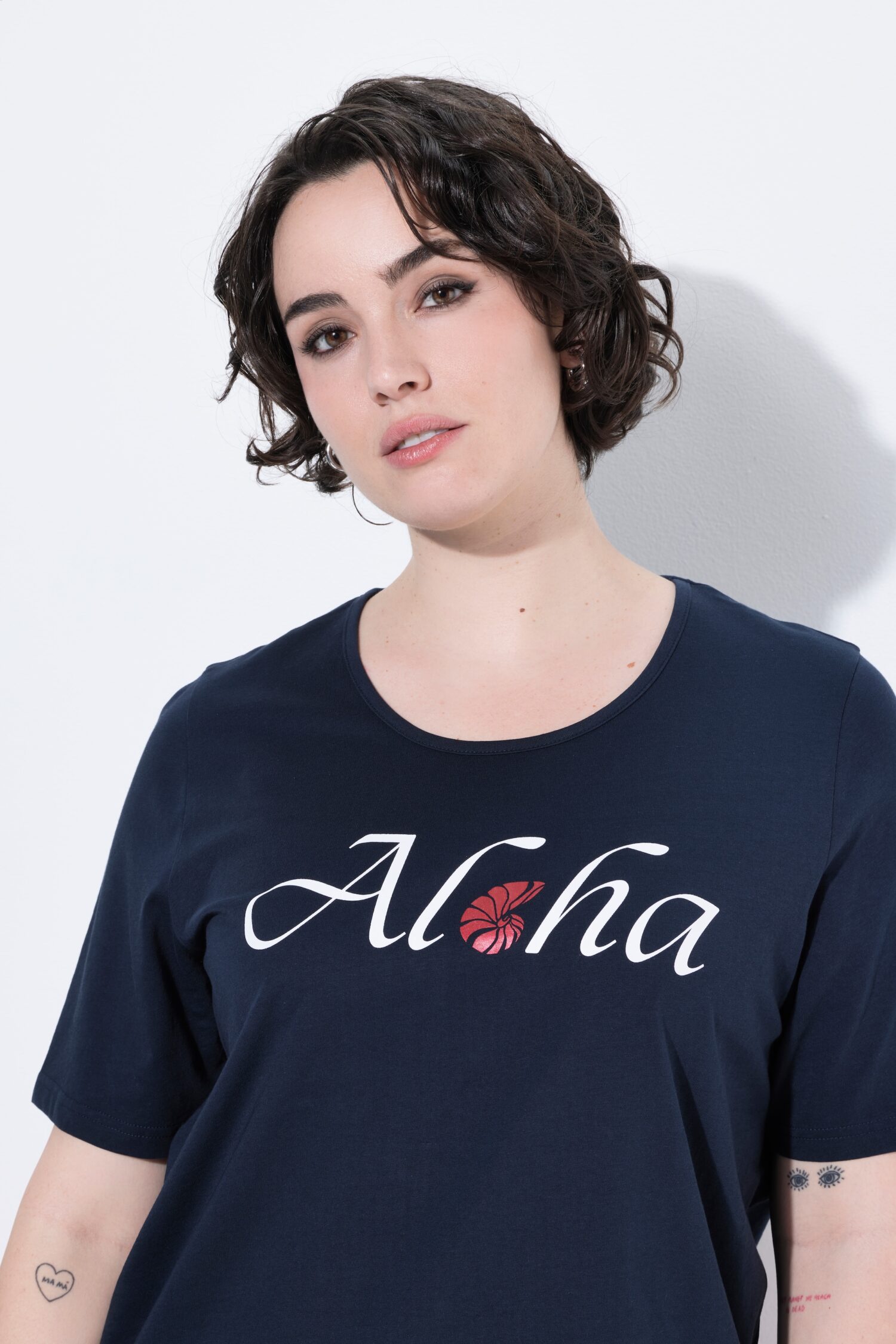 Μπλούζα με κλασική εφαρμογή και τύπωμα "Aloha"