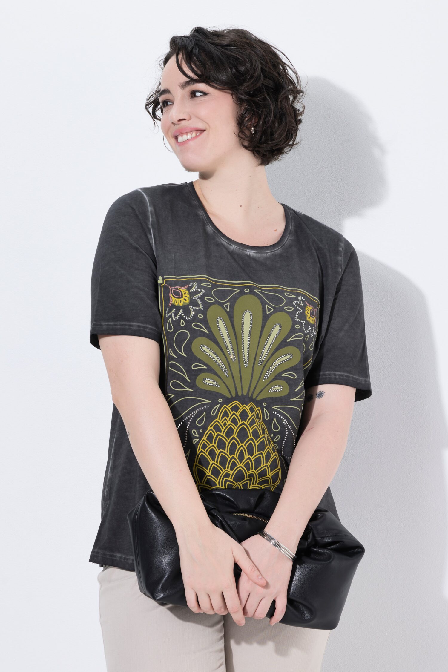Μπλούζα με κοντά μανίκια και τύπωμα pineapple με στρας