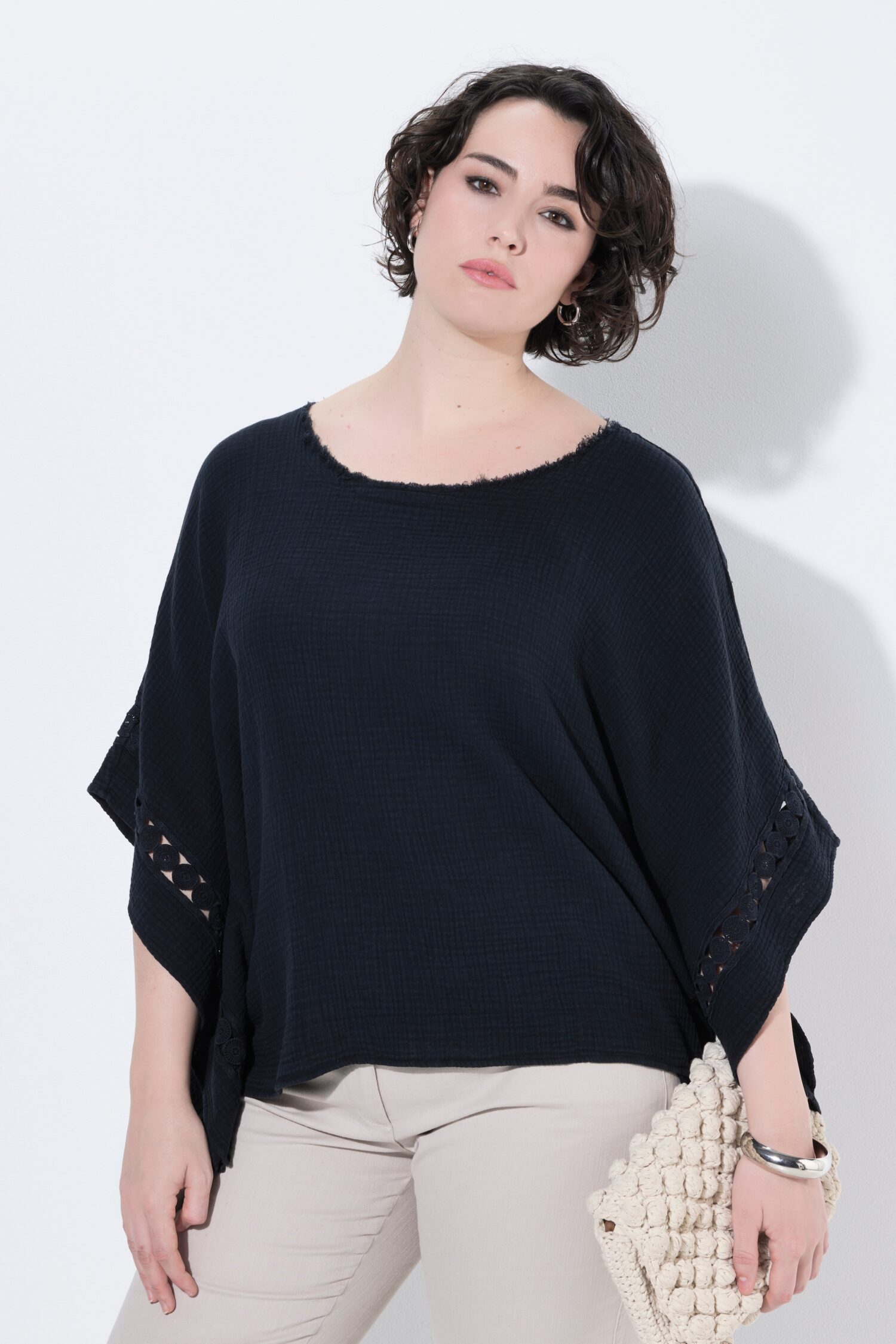 Μπλούζα oversized με κέντημα στα μανίκια
