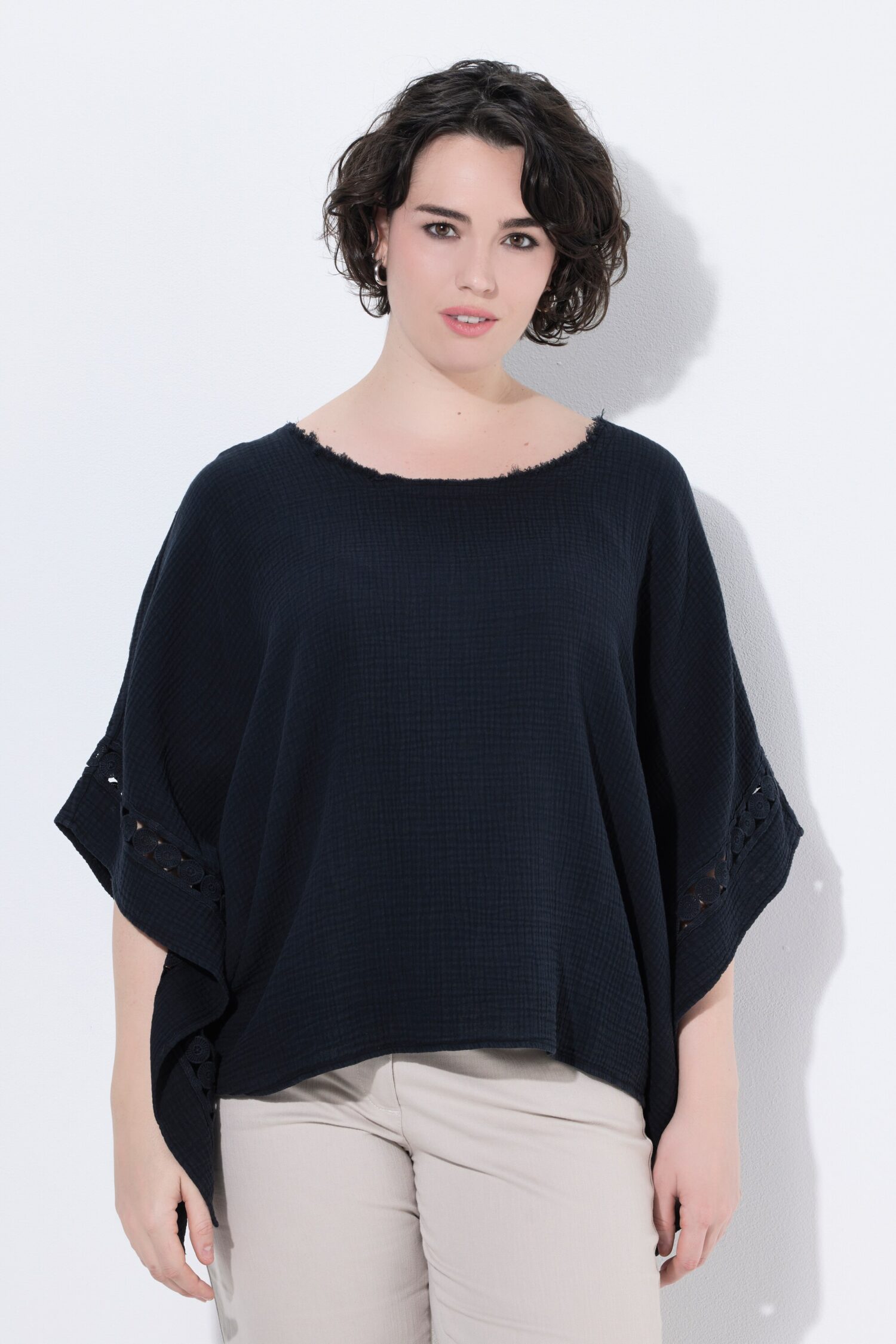 Μπλούζα oversized με κέντημα στα μανίκια