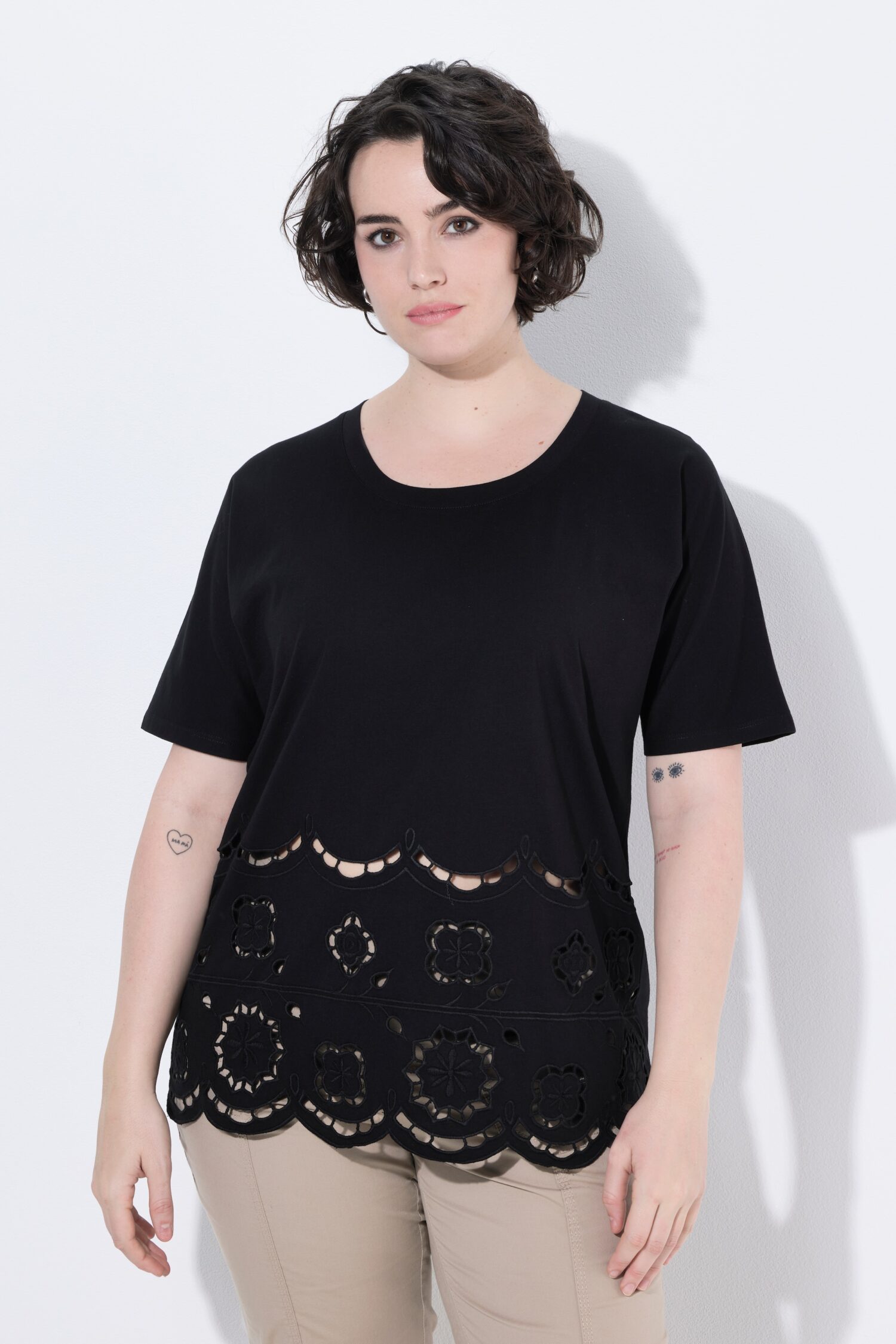 Μπλούζα oversized με κέντημα στο τελείωμα