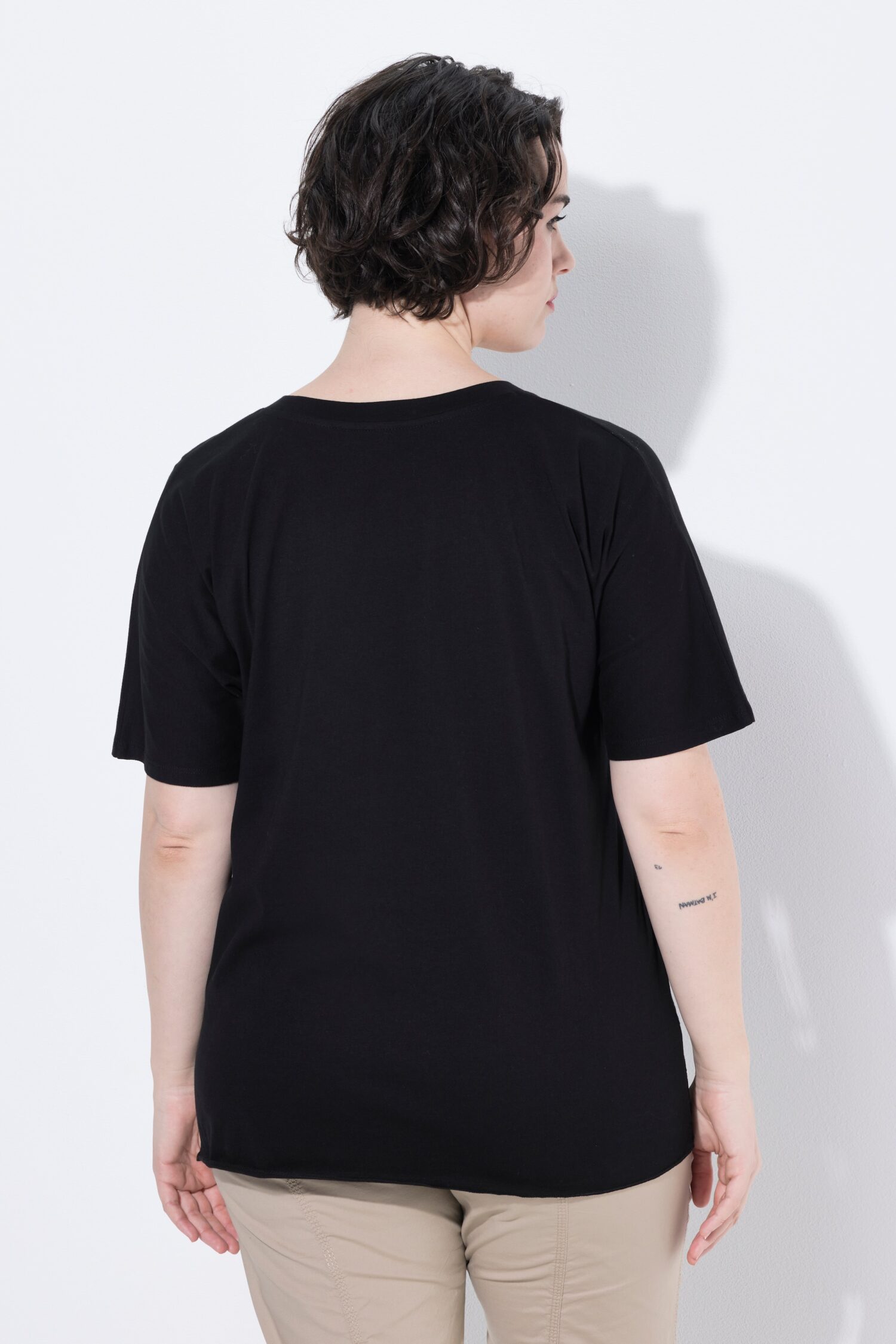 Μπλούζα oversized με κέντημα στο τελείωμα