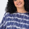 Μπλούζα oversized με κοντά μανίκια και σκίσιμο