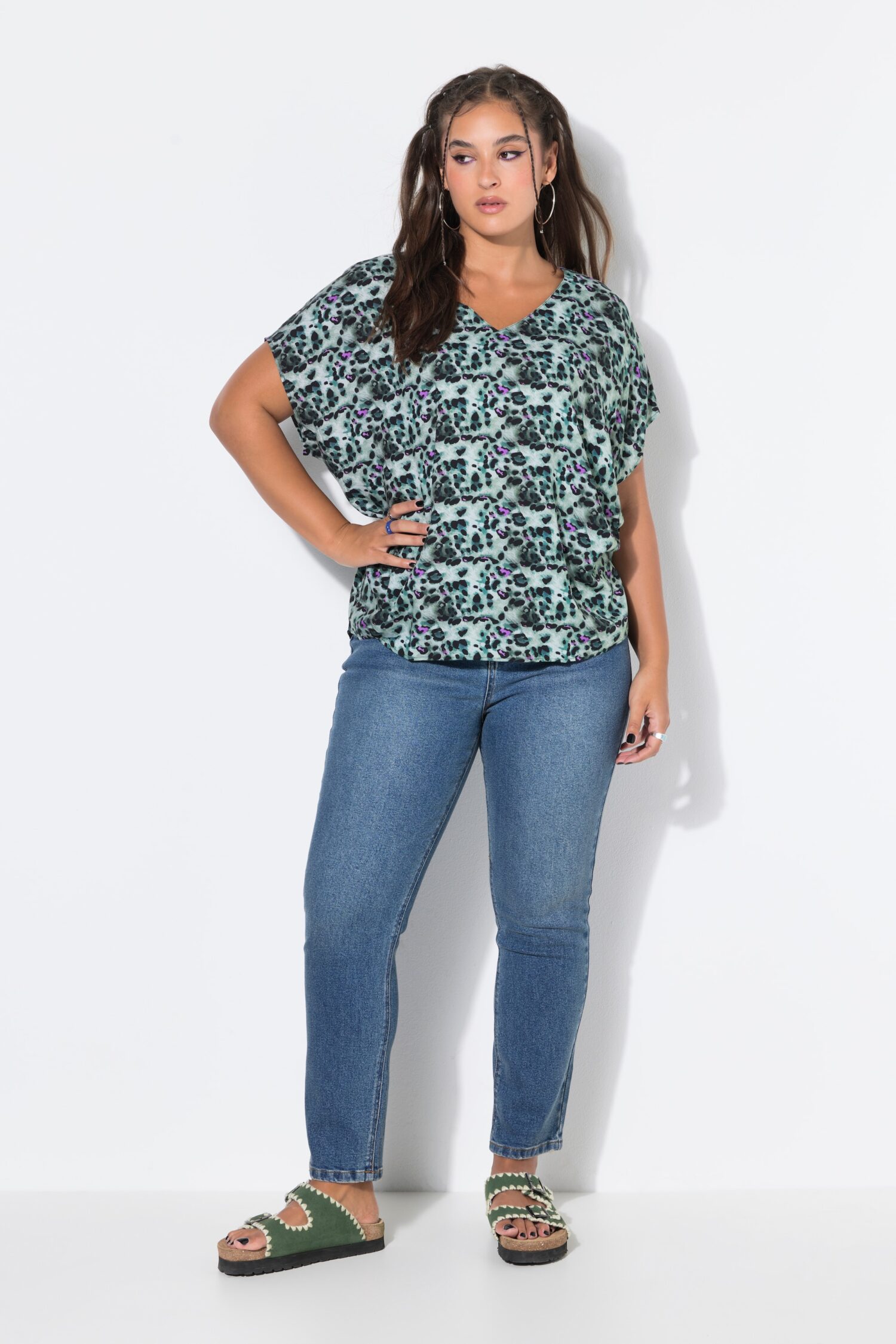 Μπλούζα oversized με λεοπάρ μοτίβο και χαμηλούς ώμους