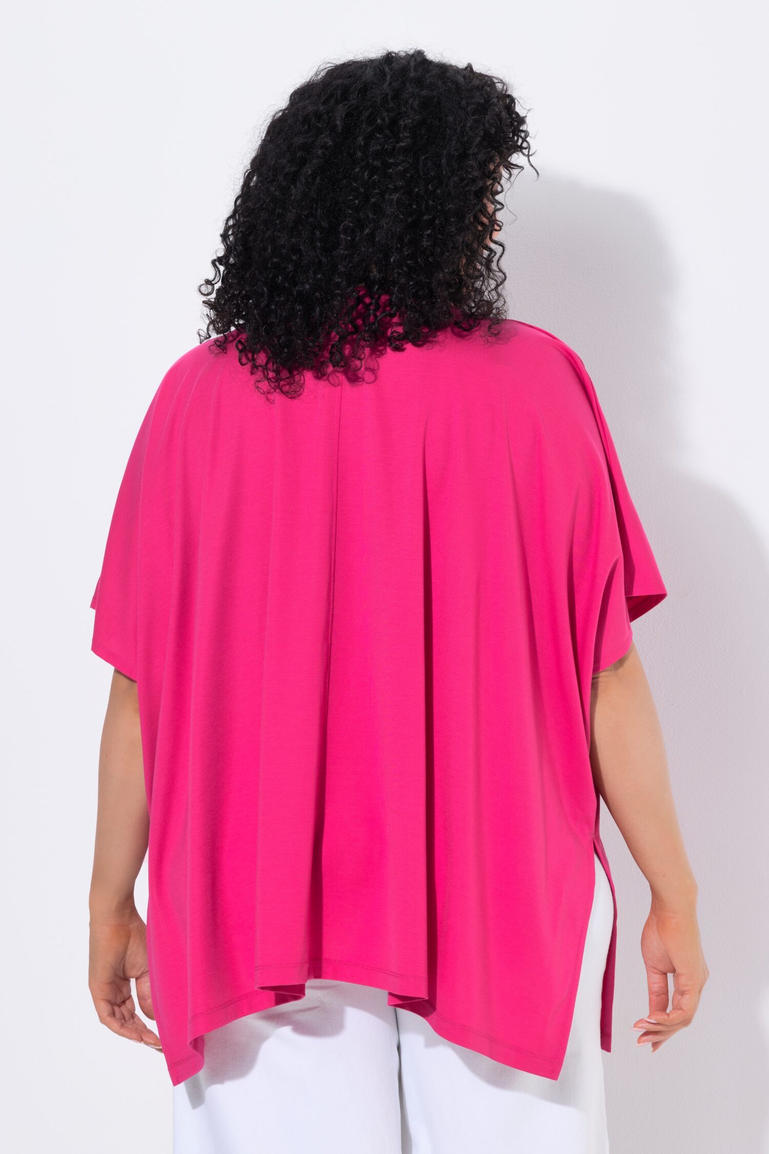 Μπλούζα oversized με στρογγυλή λαιμόκοψη και μυτερό τελείωμα