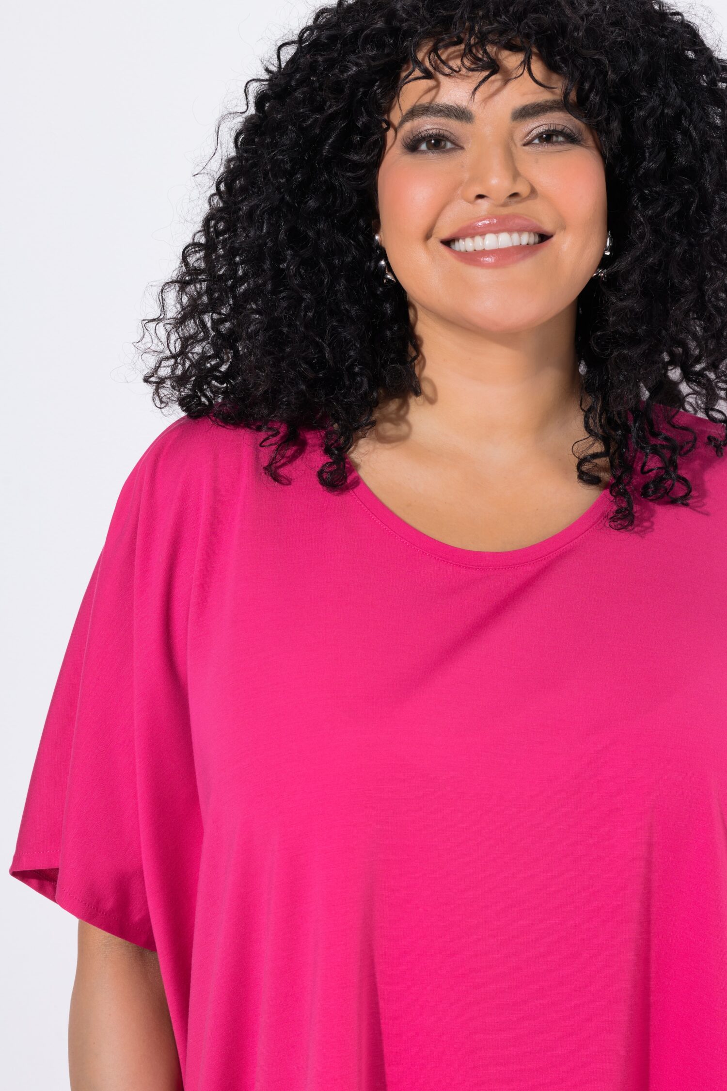 Μπλούζα oversized με στρογγυλή λαιμόκοψη και μυτερό τελείωμα