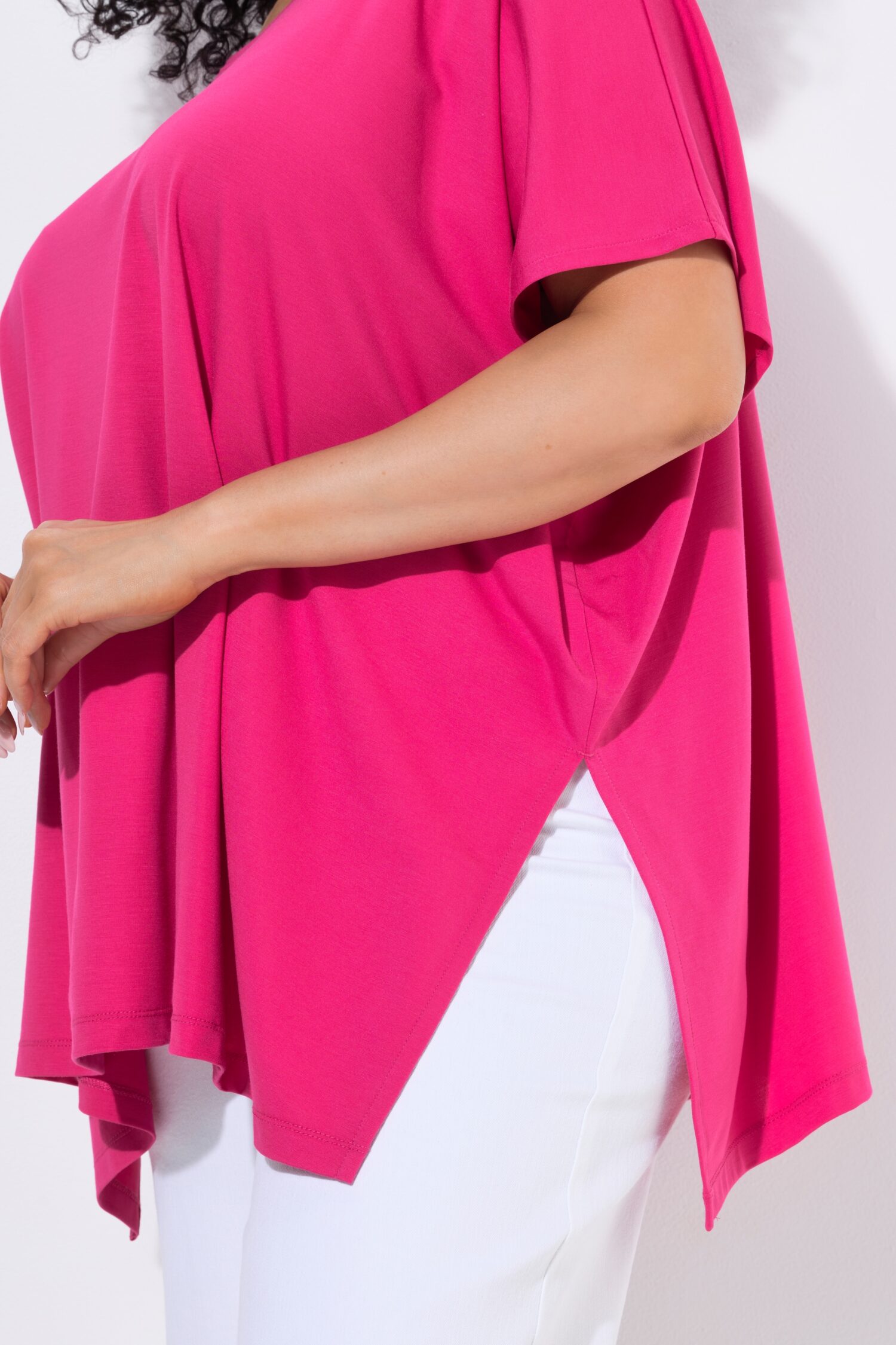 Μπλούζα oversized με στρογγυλή λαιμόκοψη και μυτερό τελείωμα