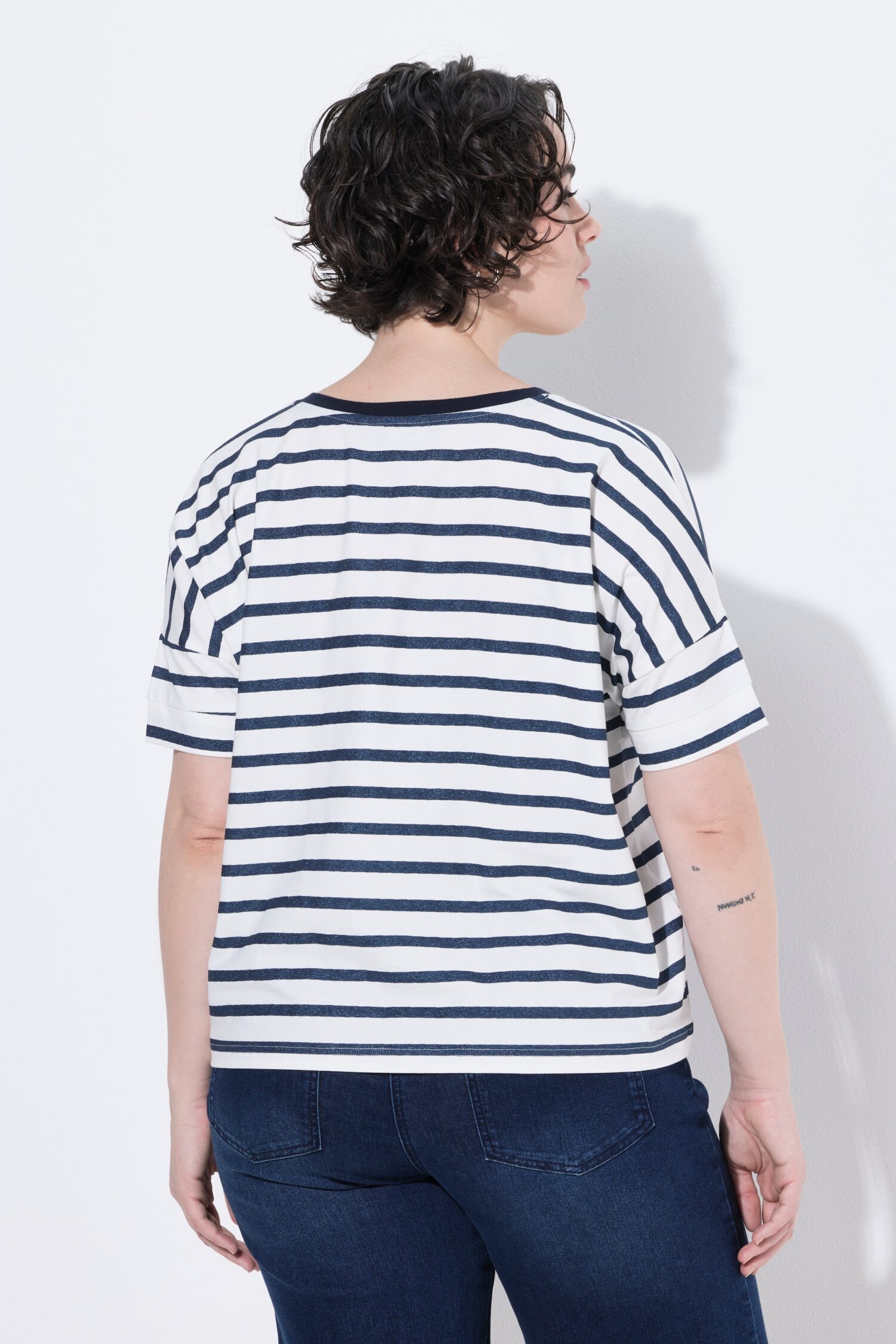 Μπλούζα ριγέ oversized με λαιμόκοψη V