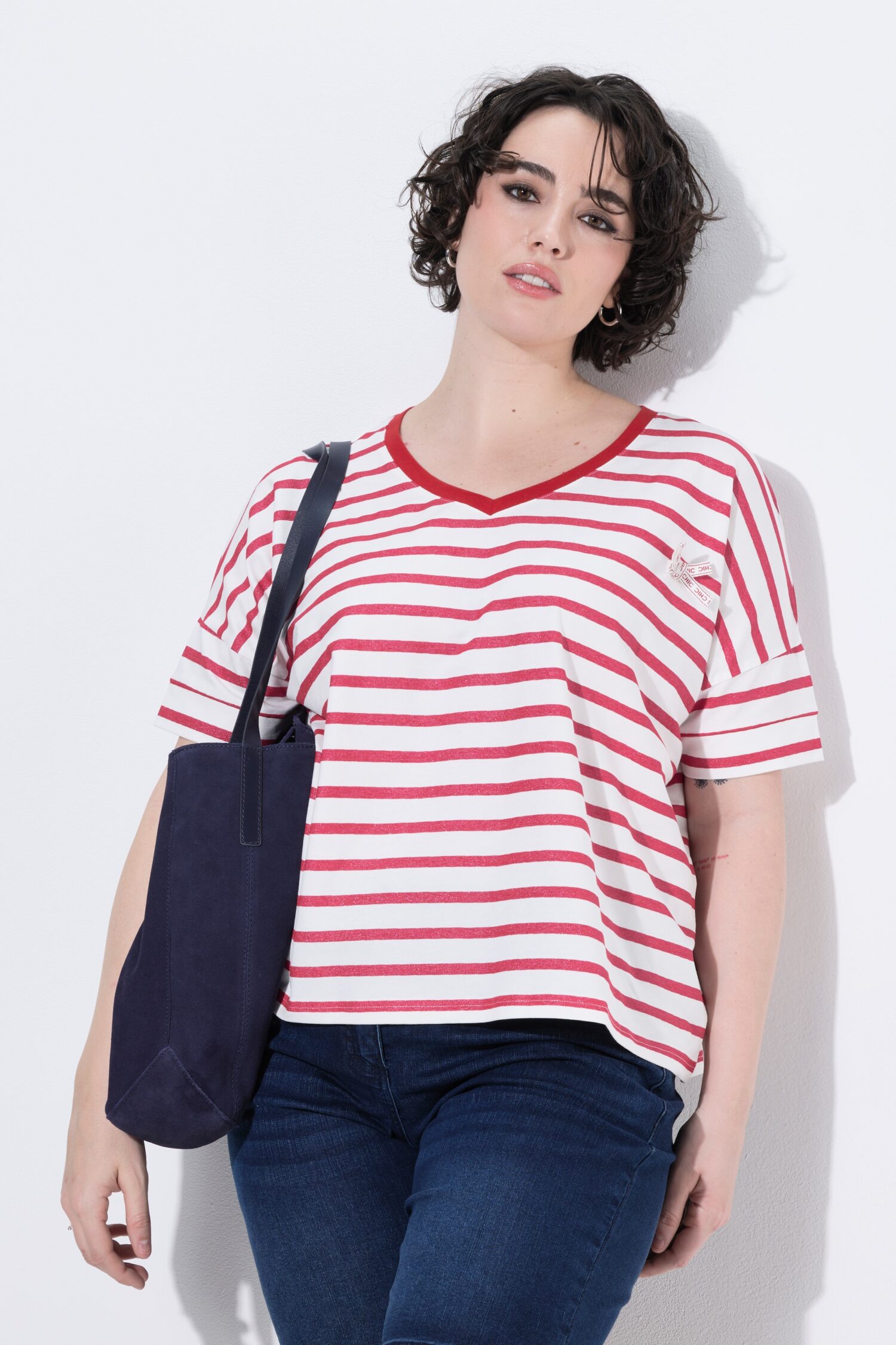 Μπλούζα ριγέ oversized με λαιμόκοψη V
