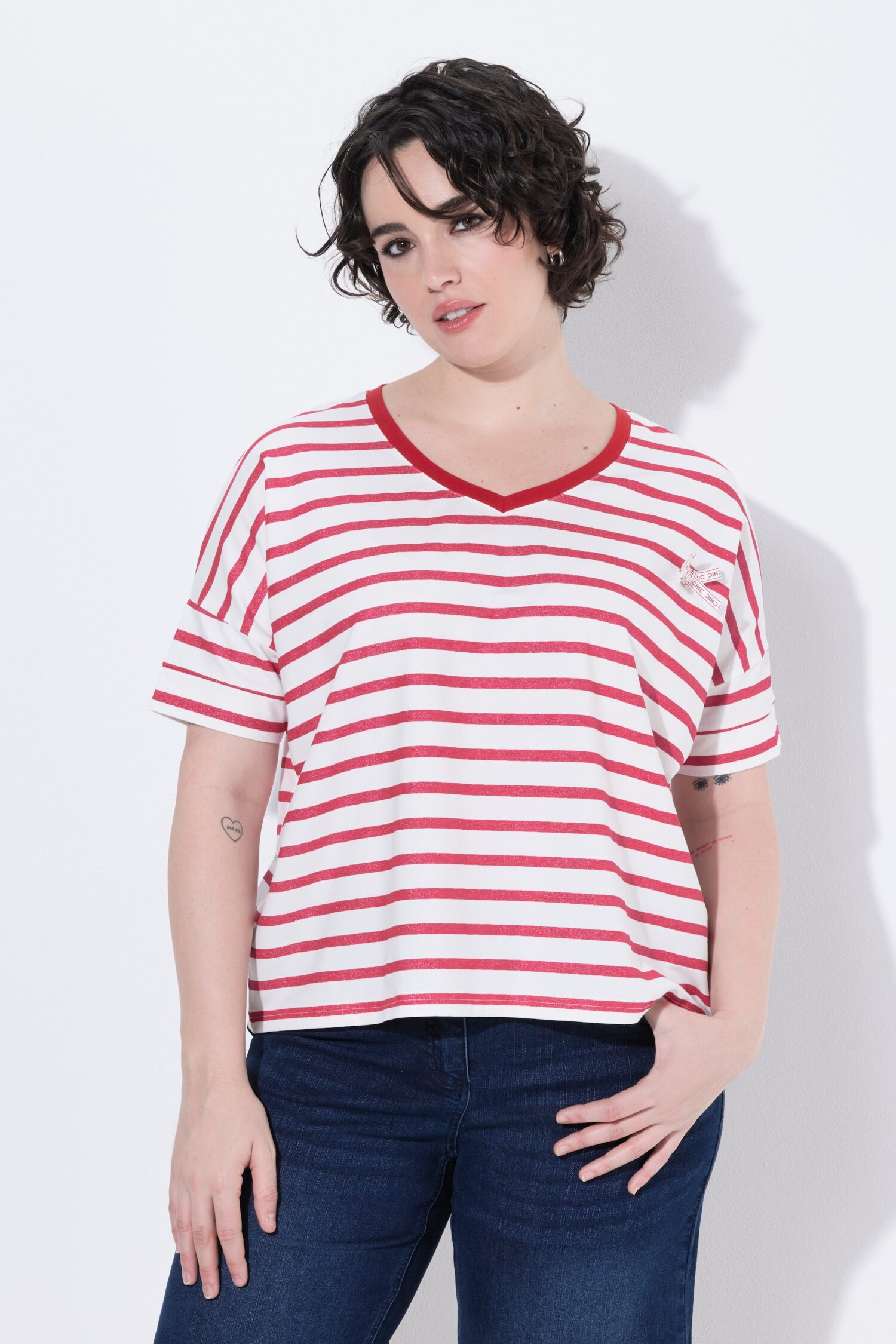 Μπλούζα ριγέ oversized με λαιμόκοψη V