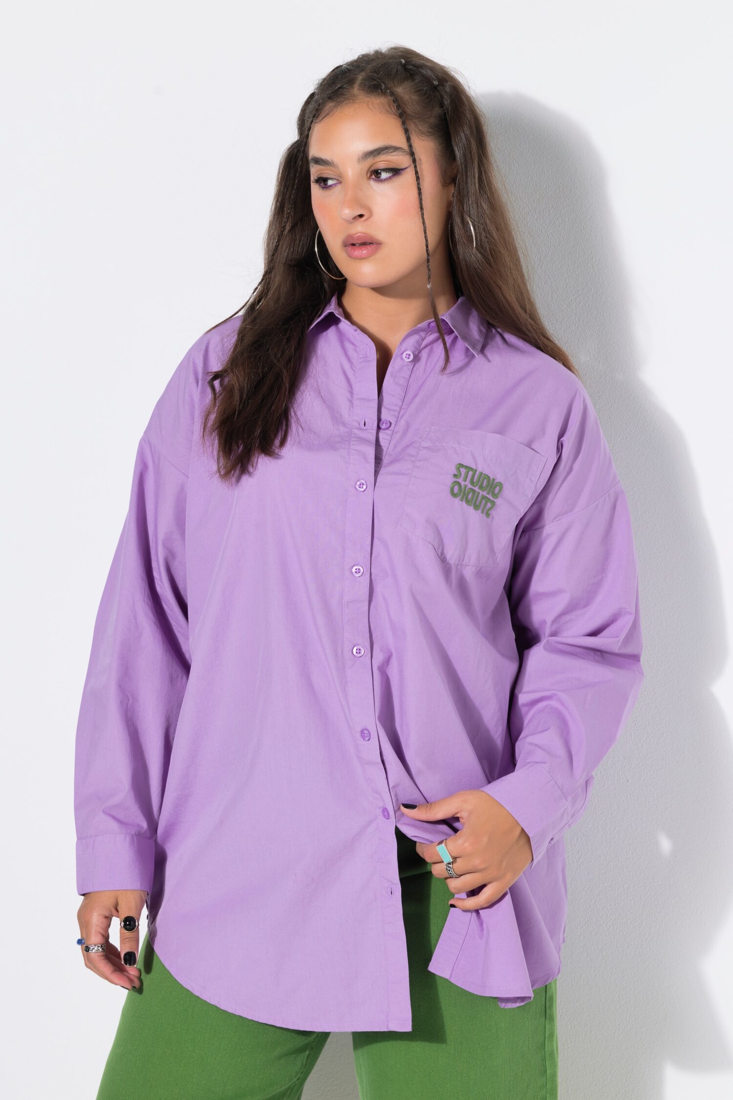 Πουκάμισο oversized με κέντημα στην τσέπη