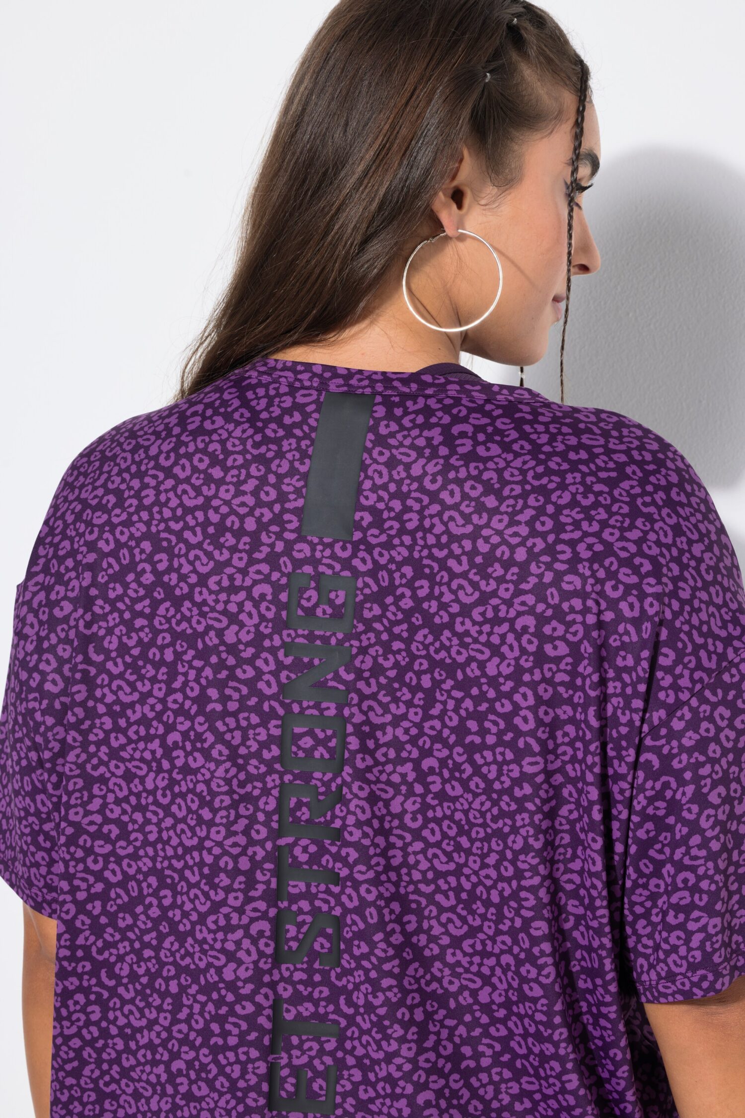 T-shirt oversized με λεοπάρ print και τύπωμα στην πλάτη
