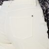 Τζιν παντελόνι mom fit με άνετη εφαρμογή και 5 τσέπες