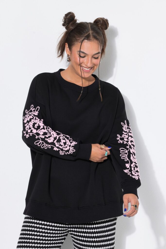 Μπλούζα φούτερ oversized με κέντημα στα μανίκια