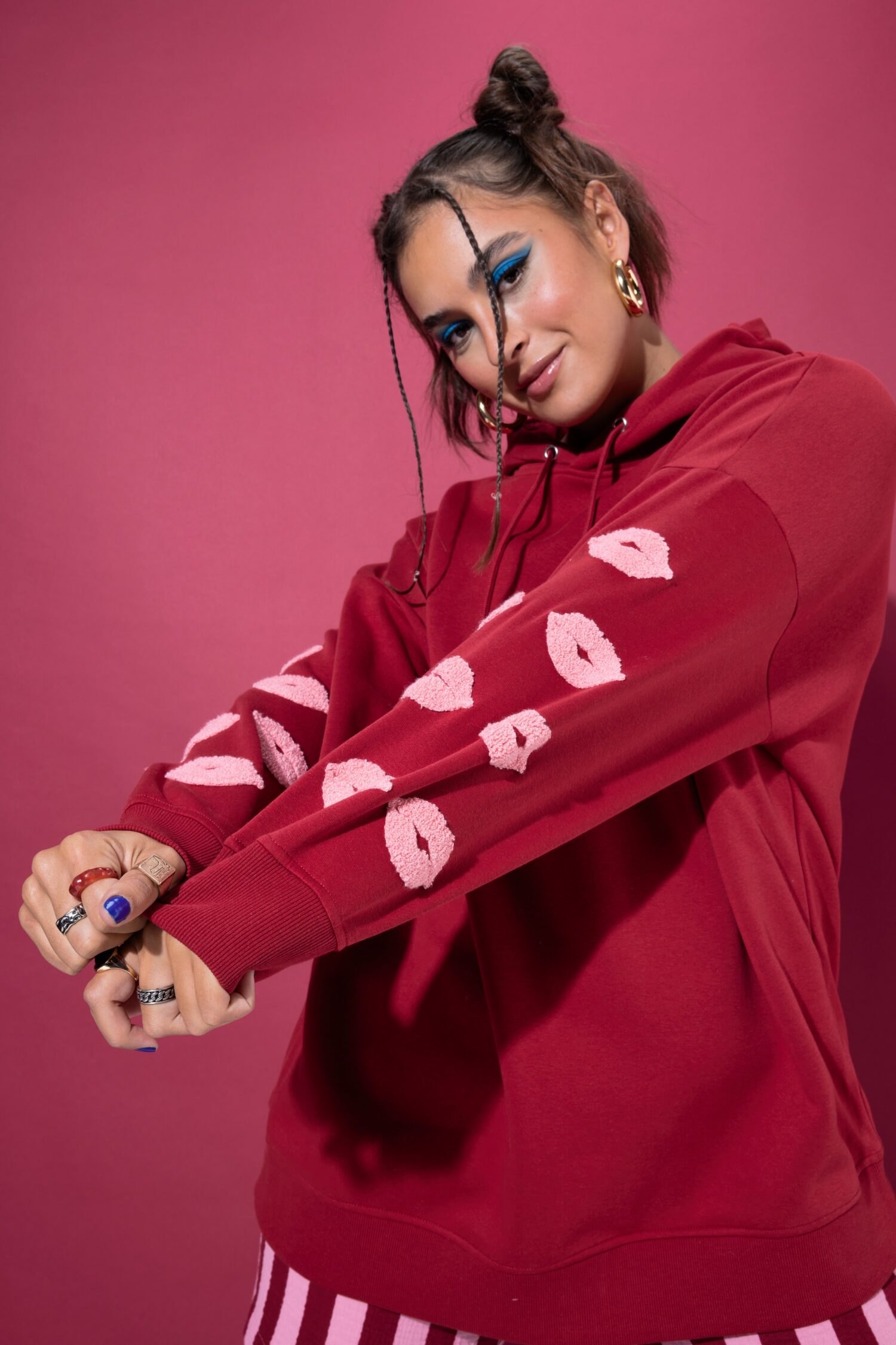 Μπλούζα φούτερ oversized με σχέδιο από ύφασμα terry στα μανίκια