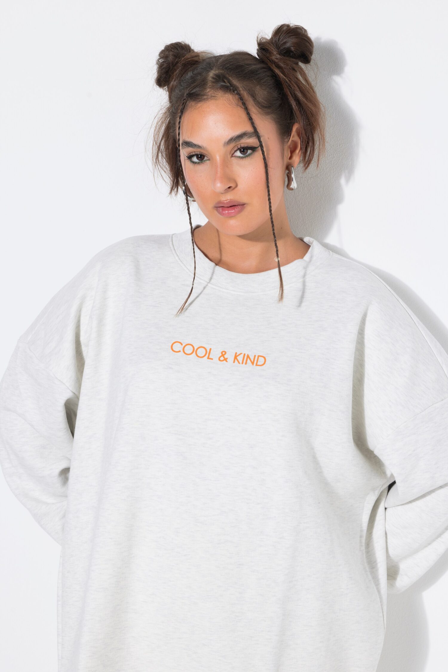 Μπλούζα φούτερ oversized με τύπωμα Cool & Kind