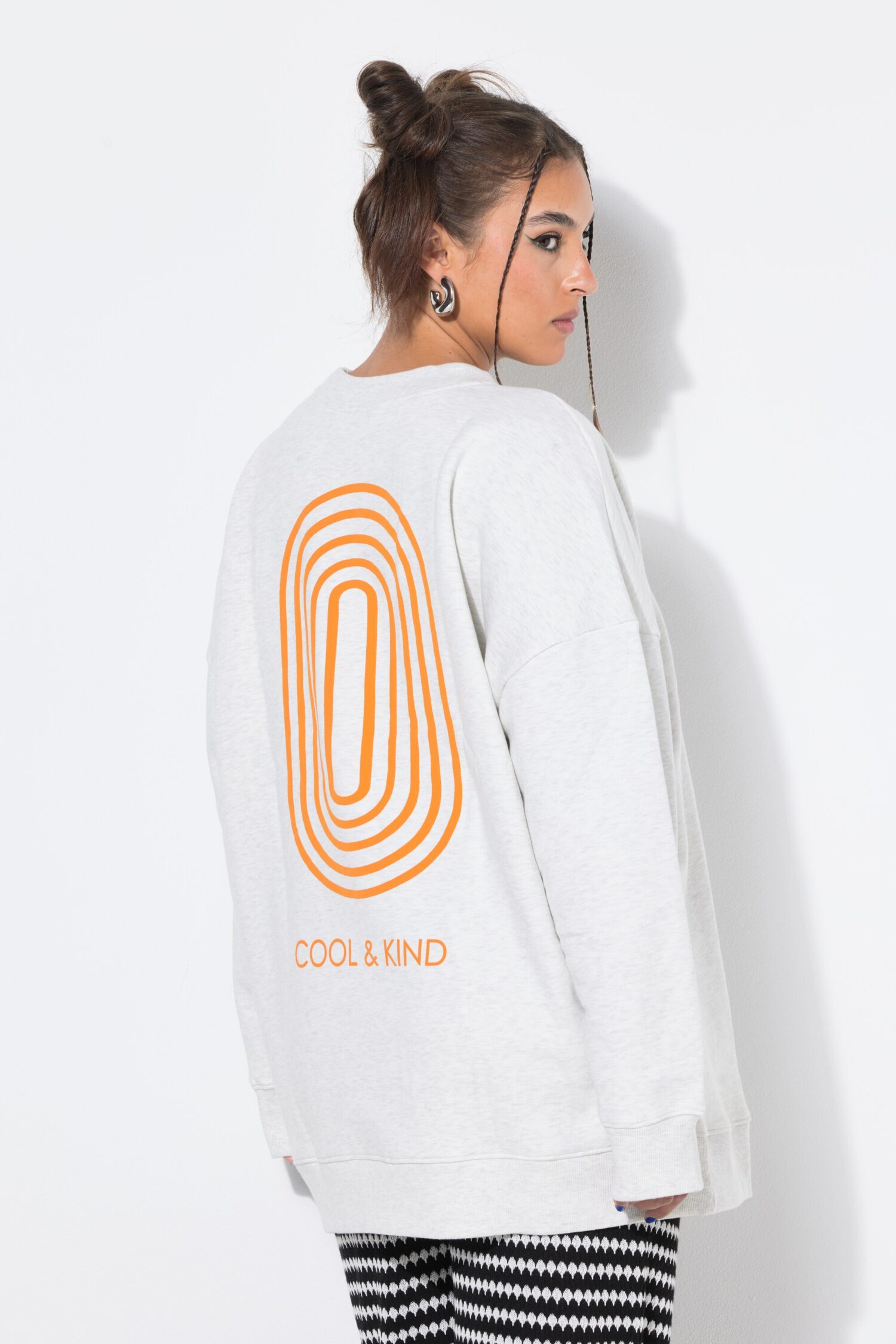Μπλούζα φούτερ oversized με τύπωμα Cool & Kind