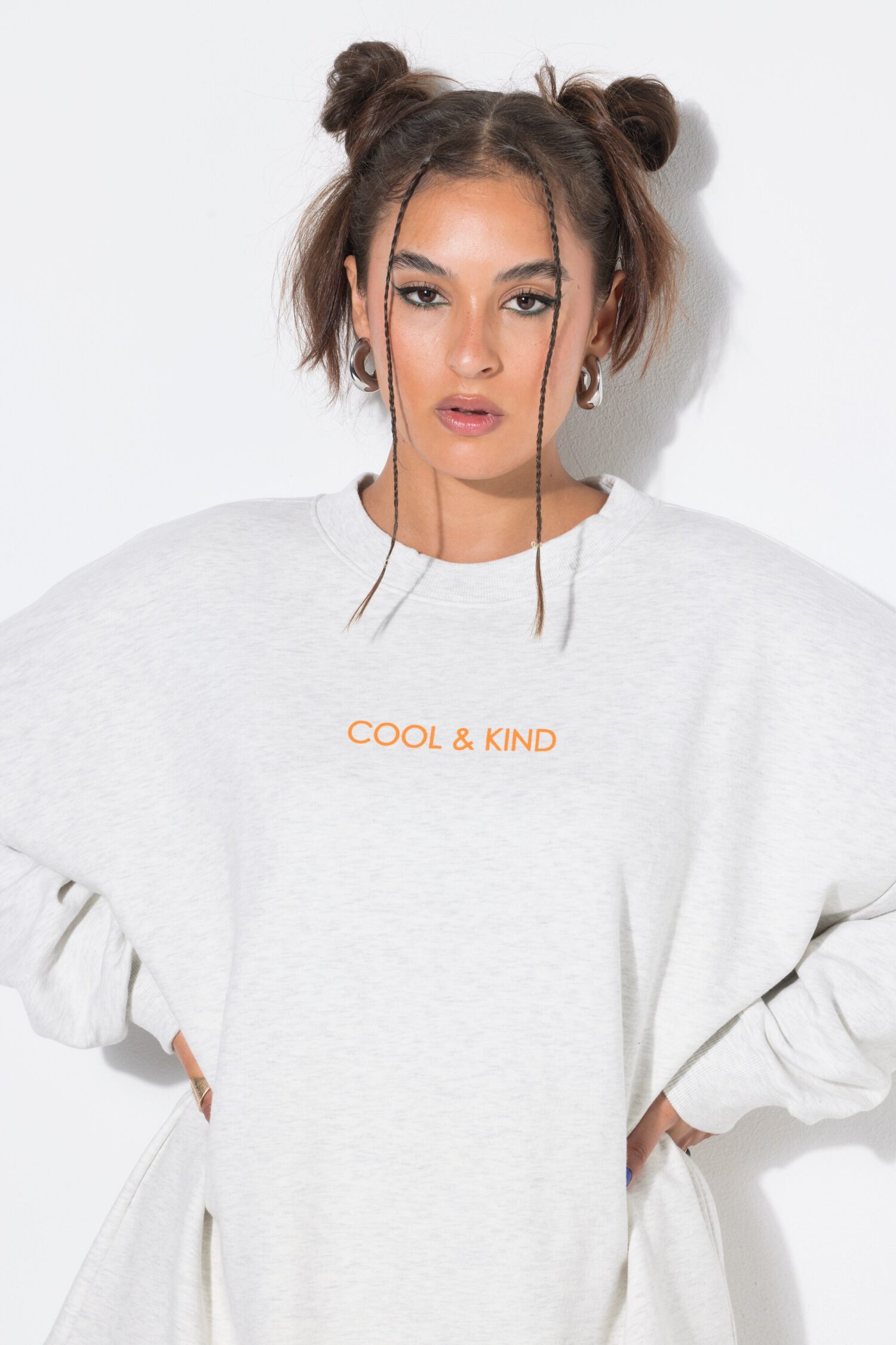Μπλούζα φούτερ oversized με τύπωμα Cool & Kind