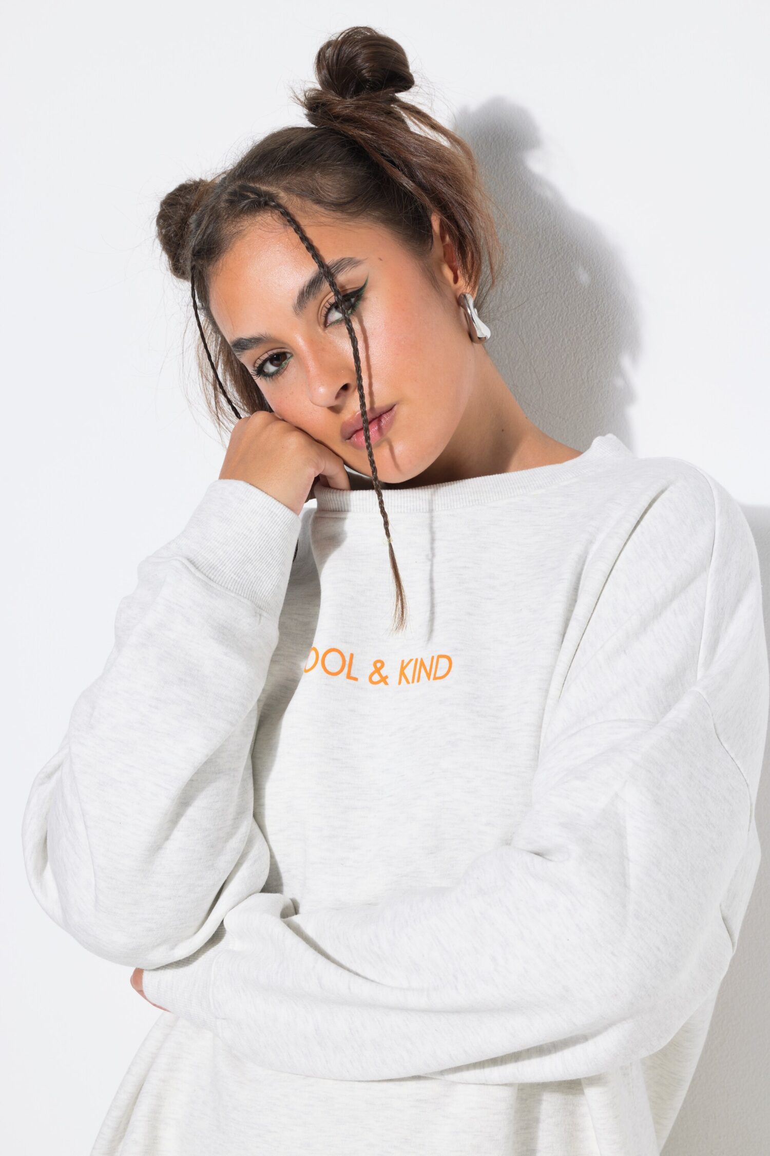 Μπλούζα φούτερ oversized με τύπωμα Cool & Kind