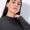 Μπλούζα με πλεκτό όρθιο γιακά και μακριά μανίκια