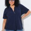 Μπλούζα oversized με γιακά και λαιμόκοψη V με στρας