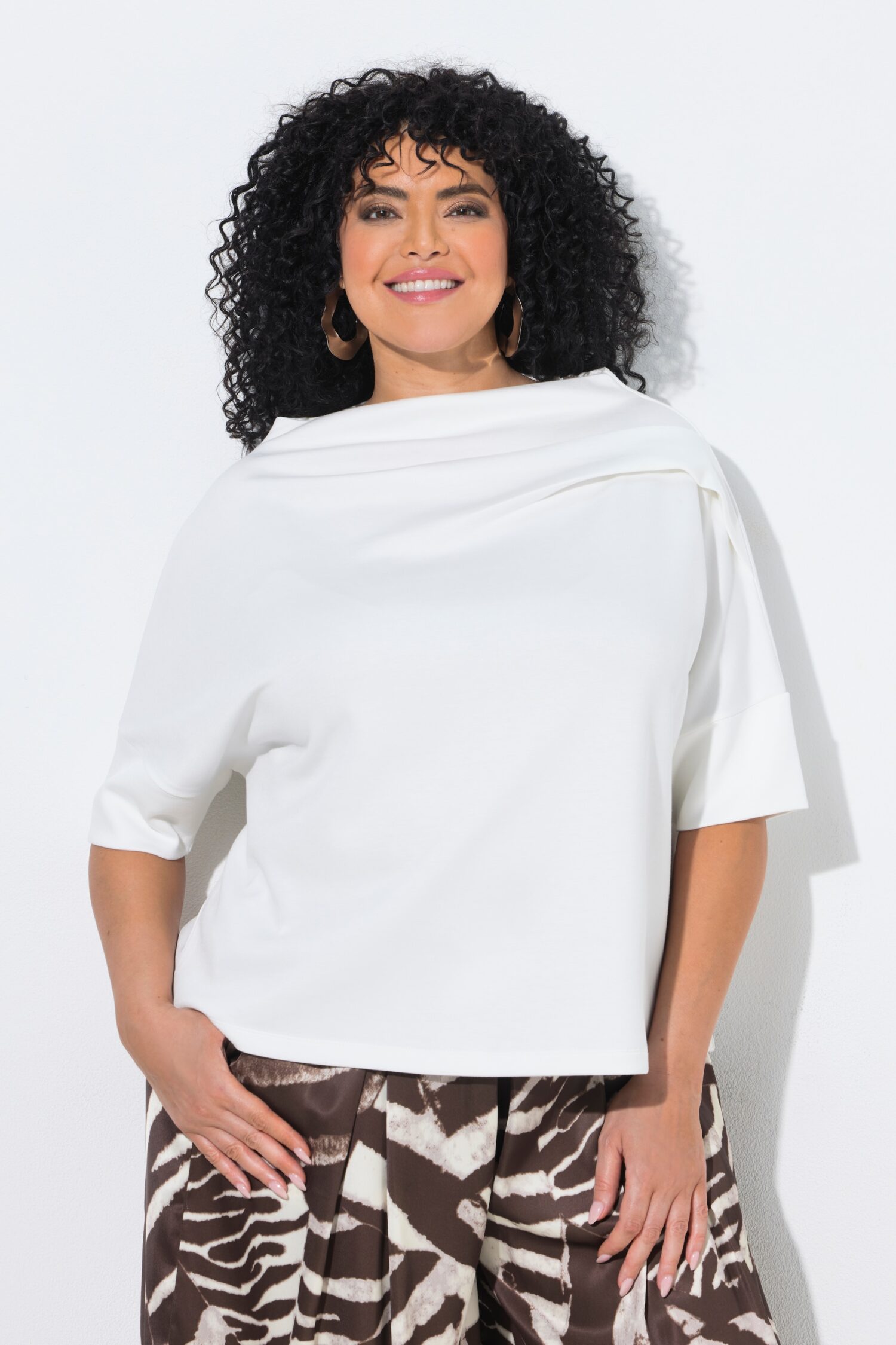 Μπλούζα  oversized με κοντά μανίκια και όρθιο γιακά
