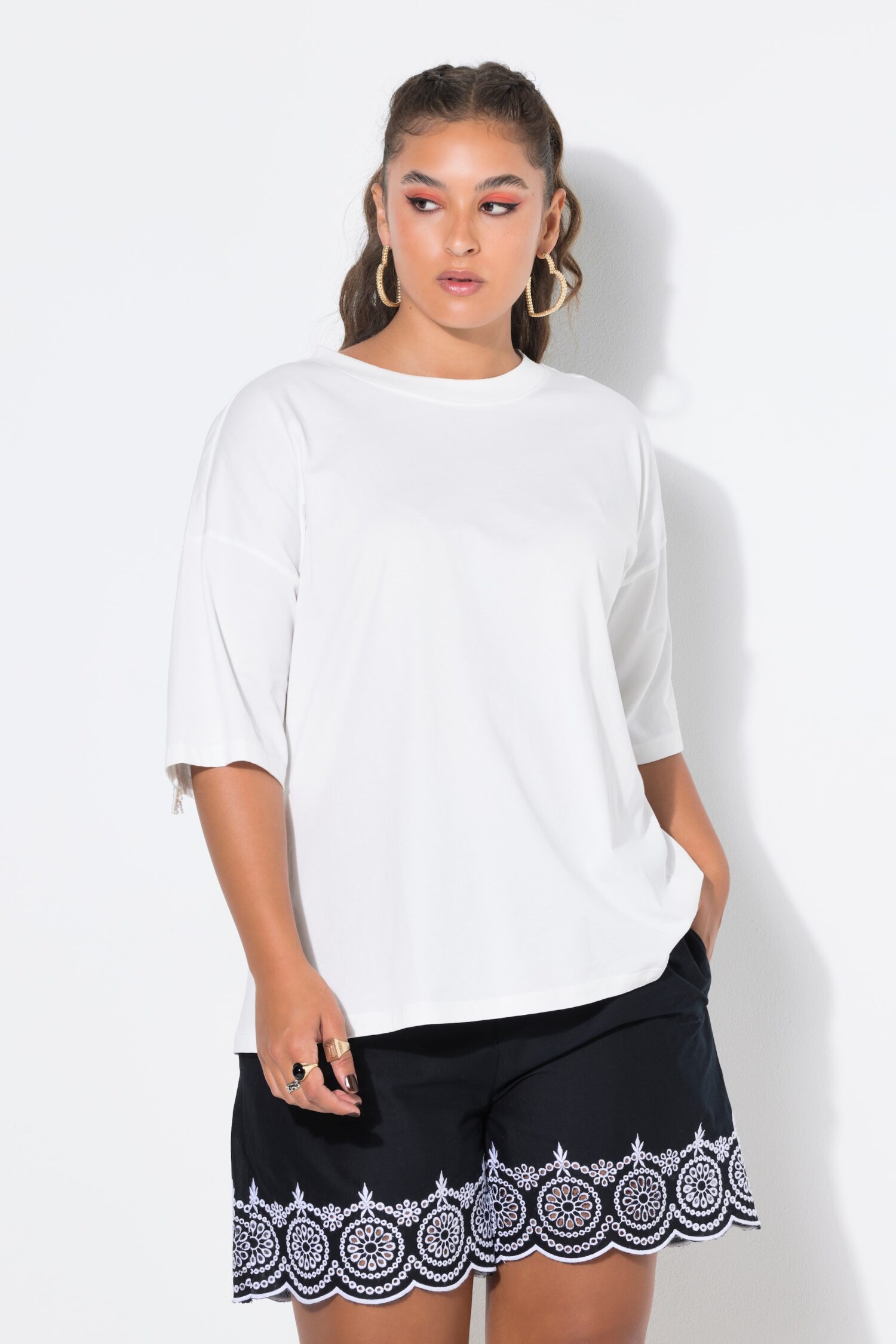 Μπλούζα oversized με κρόσσια από χάντρες στην πλάτη