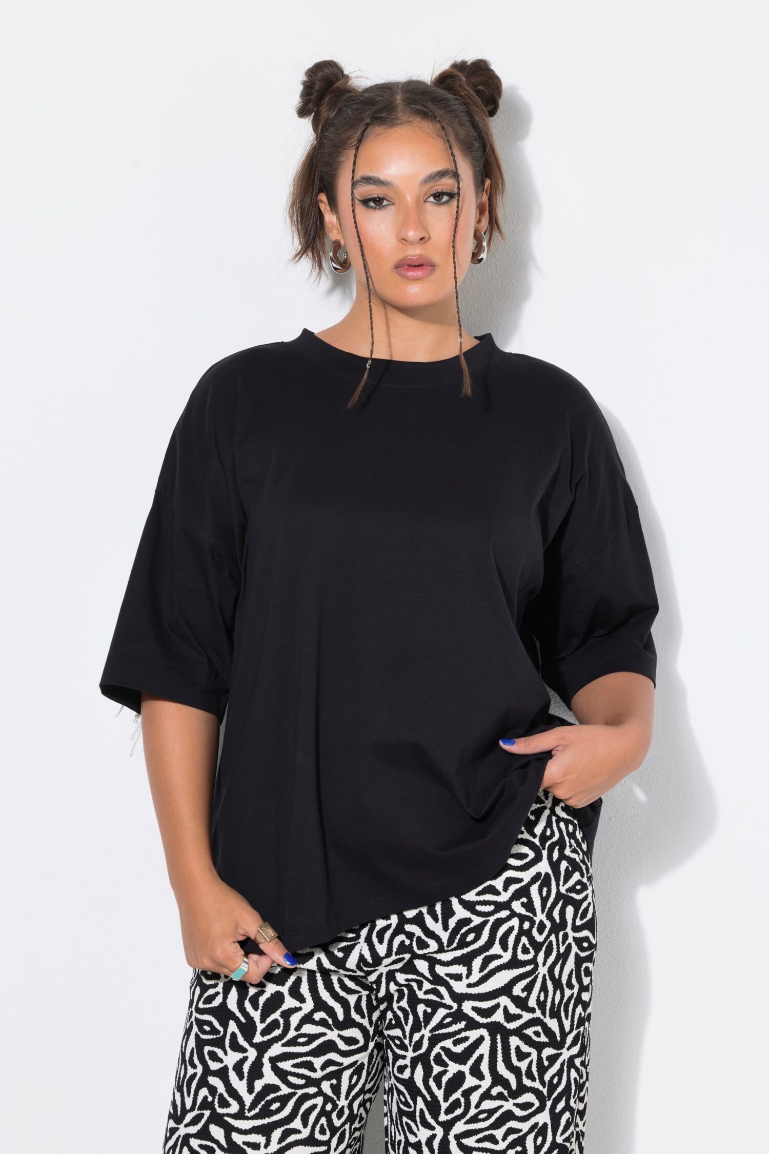 Μπλούζα oversized με κρόσσια από χάντρες στην πλάτη