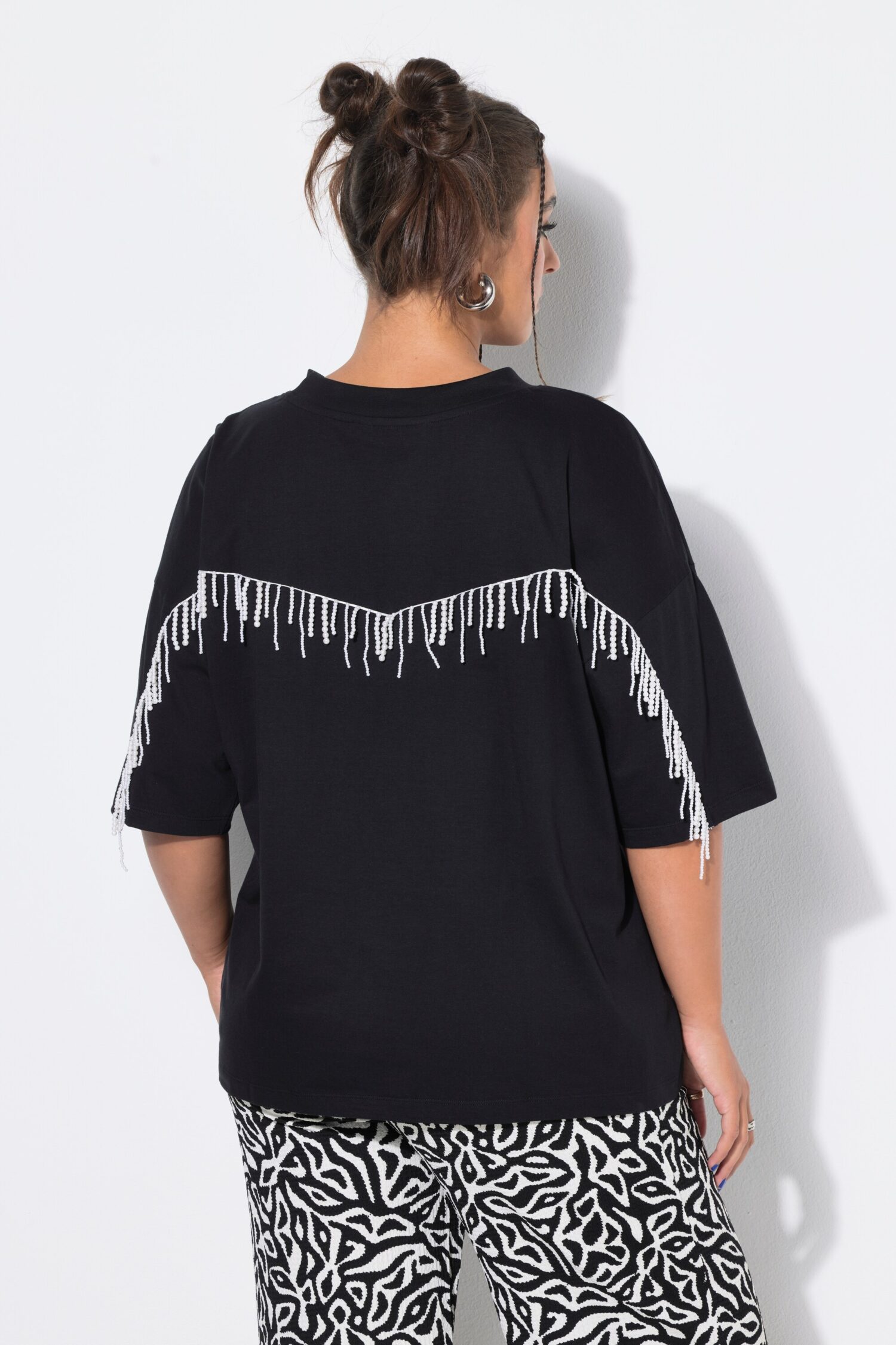 Μπλούζα oversized με κρόσσια από χάντρες στην πλάτη