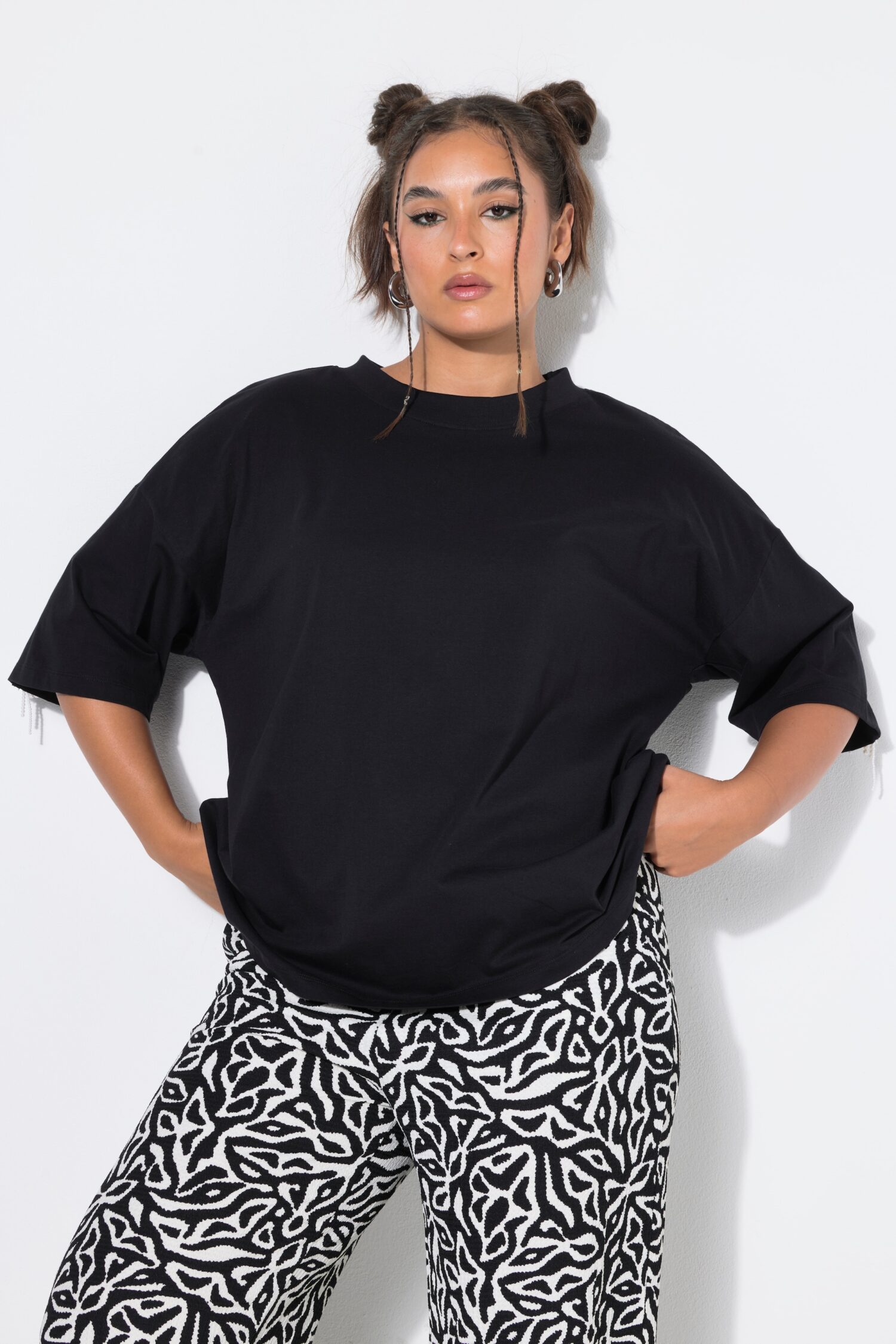 Μπλούζα oversized με κρόσσια από χάντρες στην πλάτη