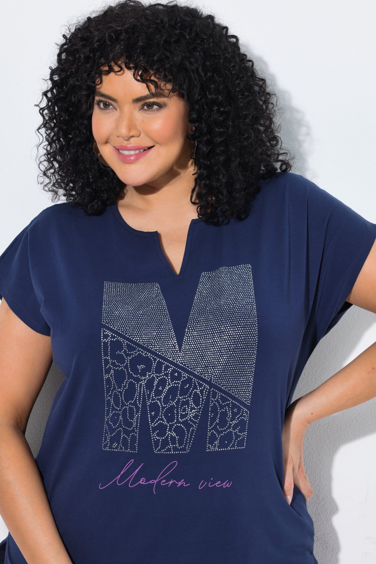 Μπλούζα oversized με λαιμόκοψη τουνίκ και τύπωμα με στρας