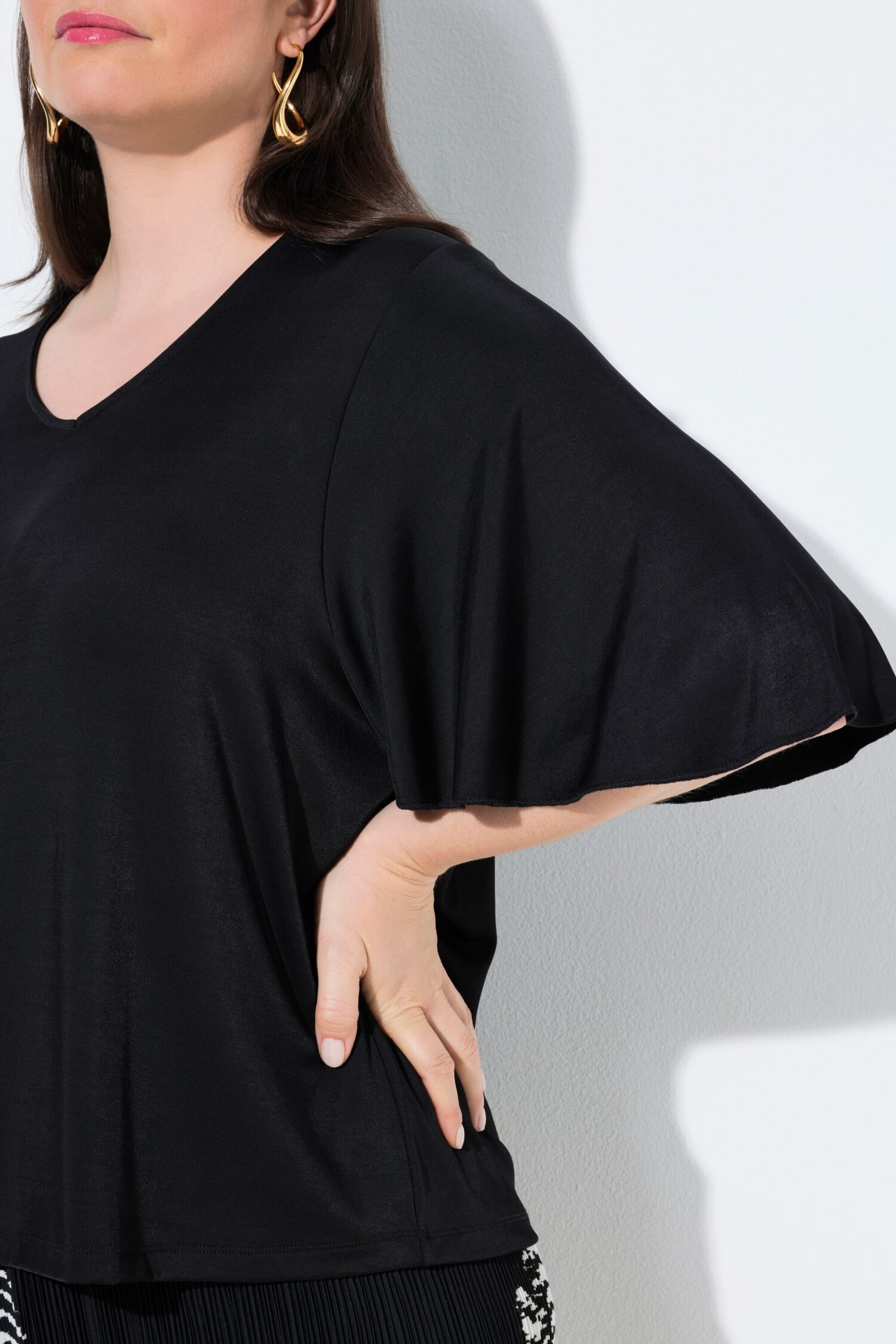 Μπλούζα oversized με λαιμόκοψη V και φαρδιά μανίκια